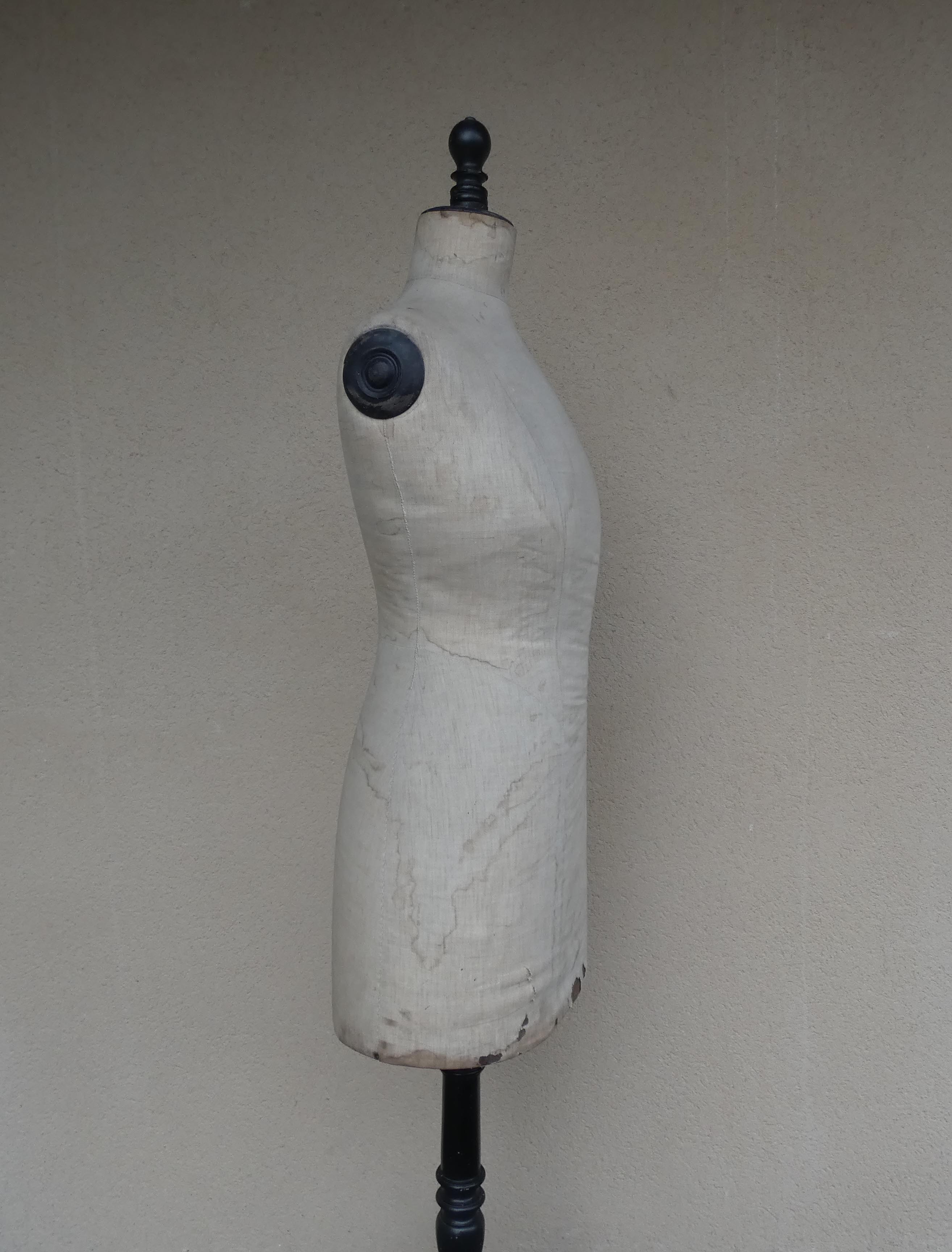 Former female sewing model t42