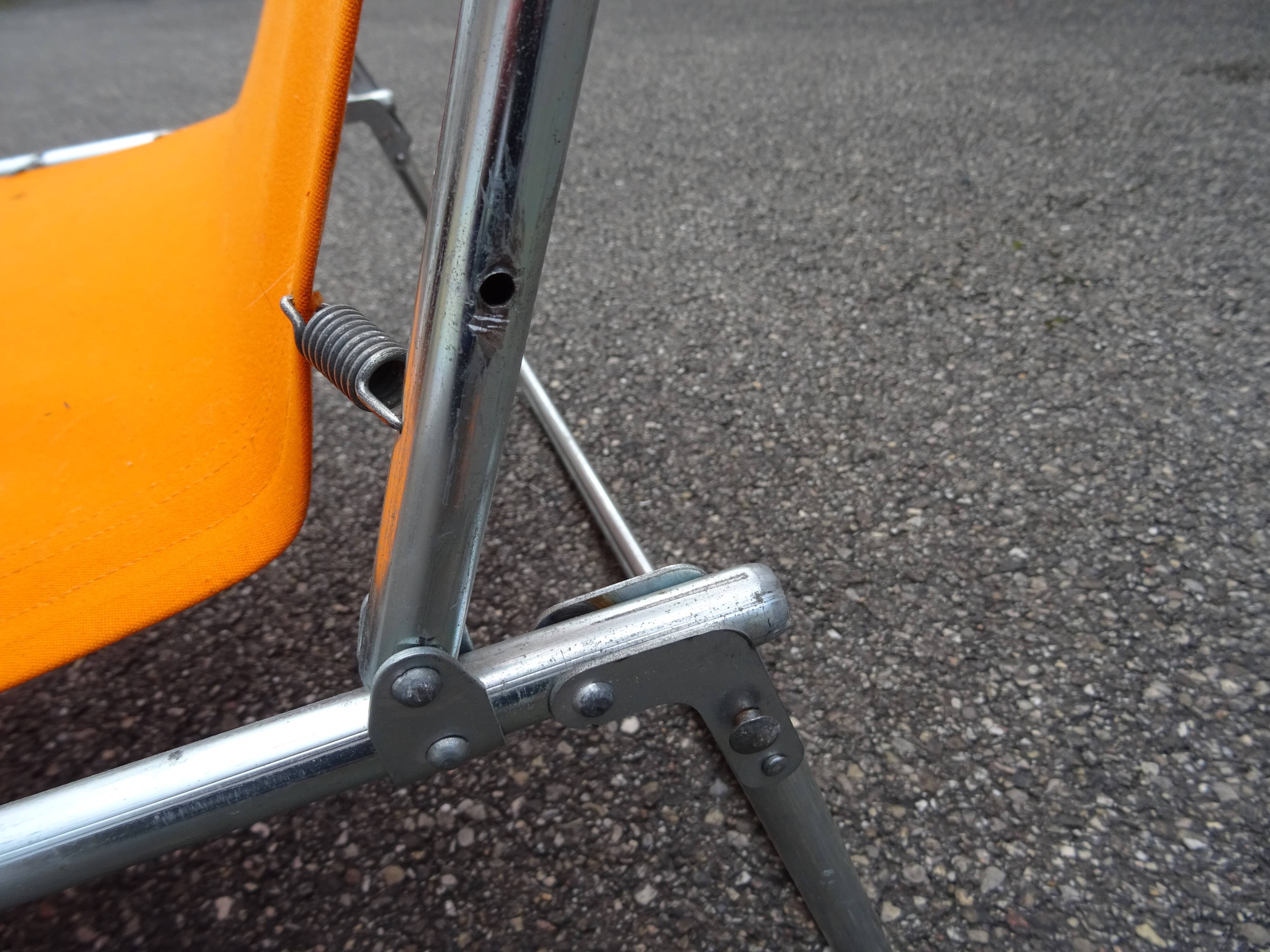 Vintage folding lounge chair