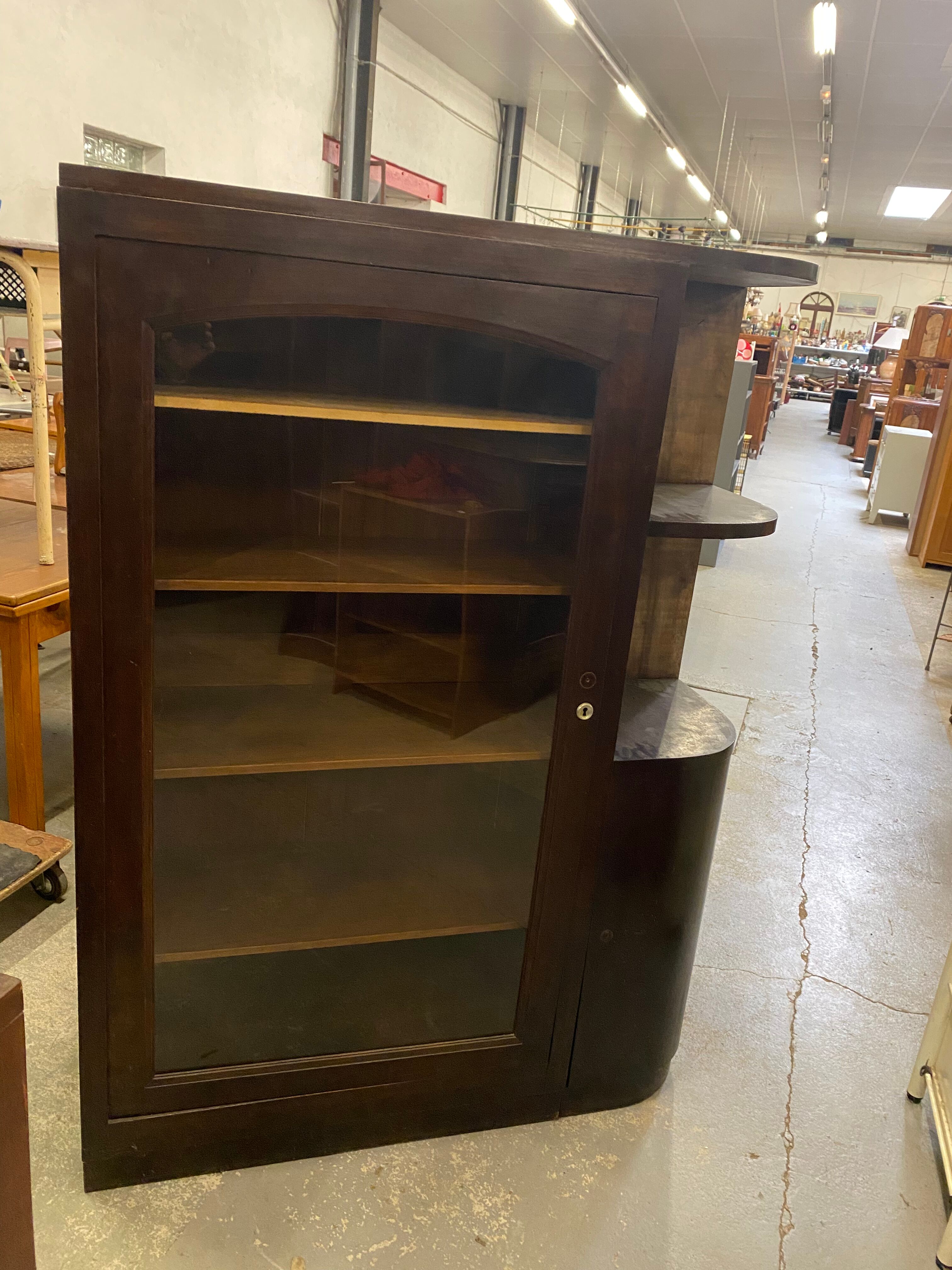 Quarter round showcase