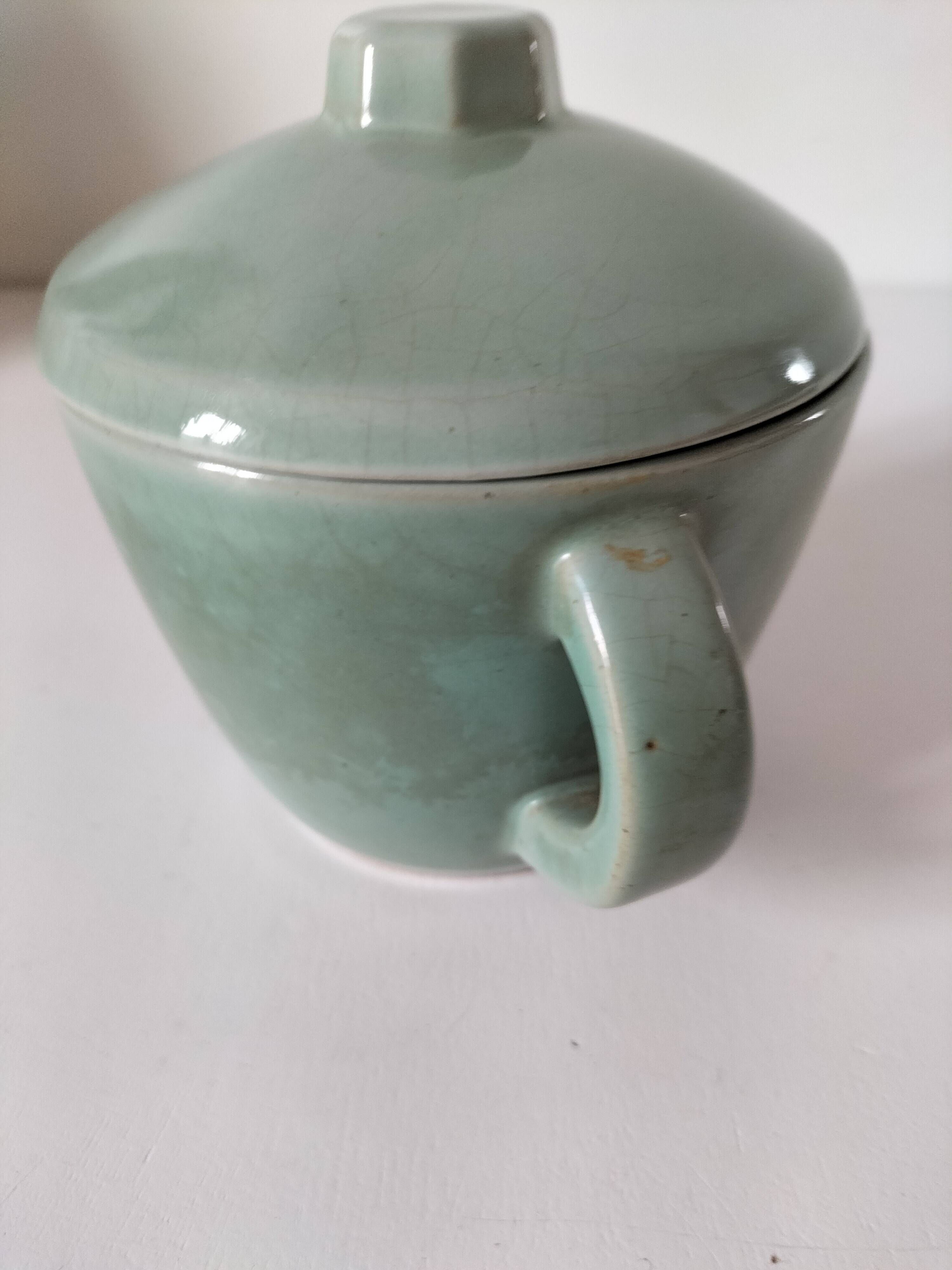 Covered sugar bowl in celadon ceramic – modernist lines