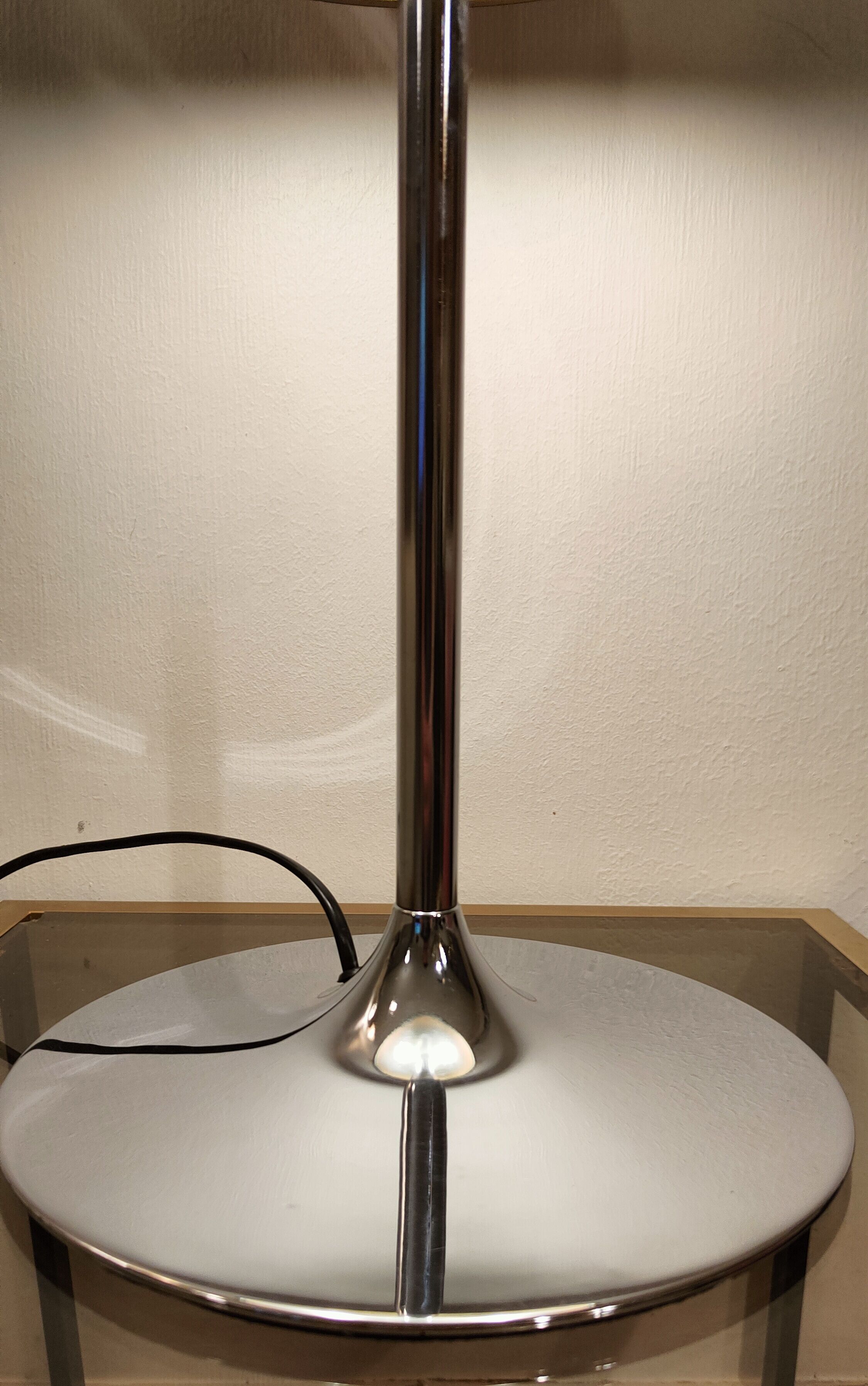 Retro lamp foot tulip and wooden lampshade