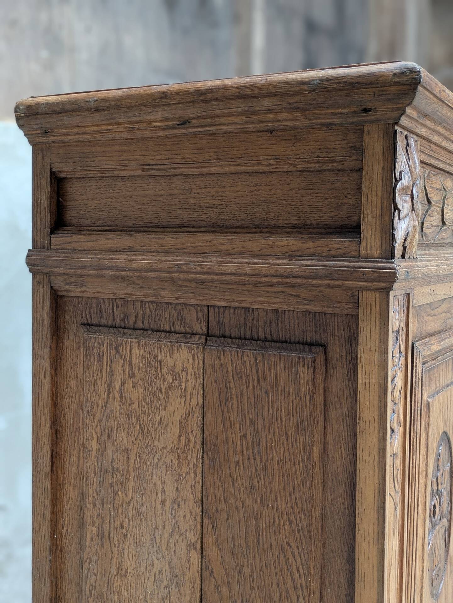 Buffet ancien en chêne