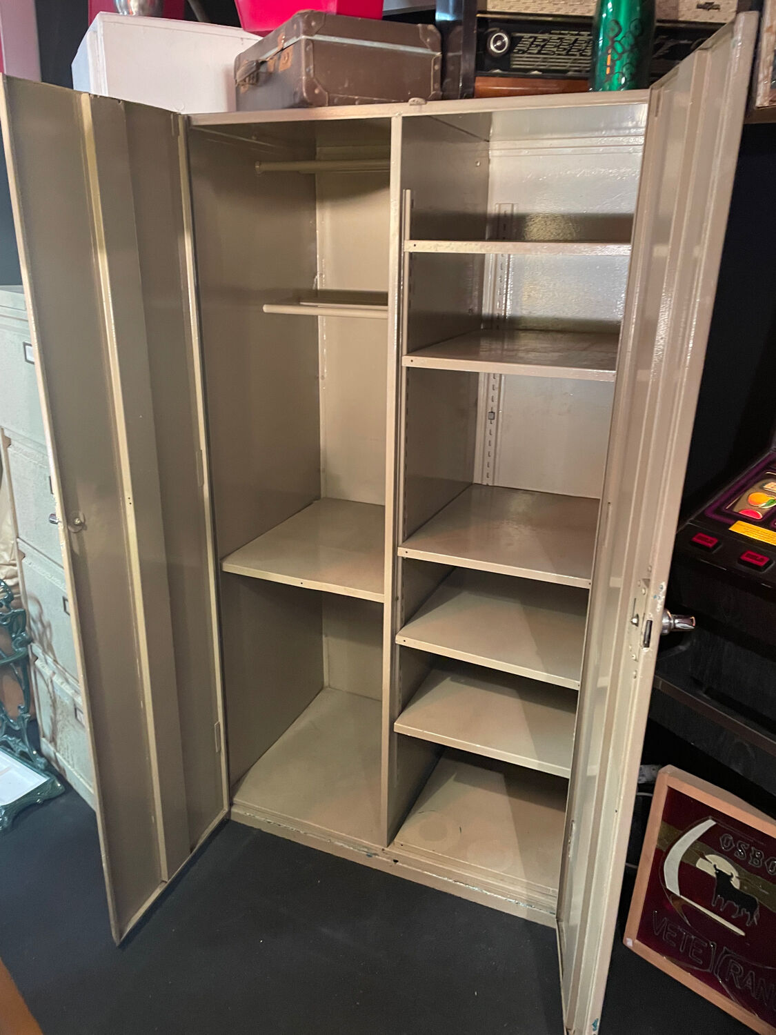 Metal cabinet