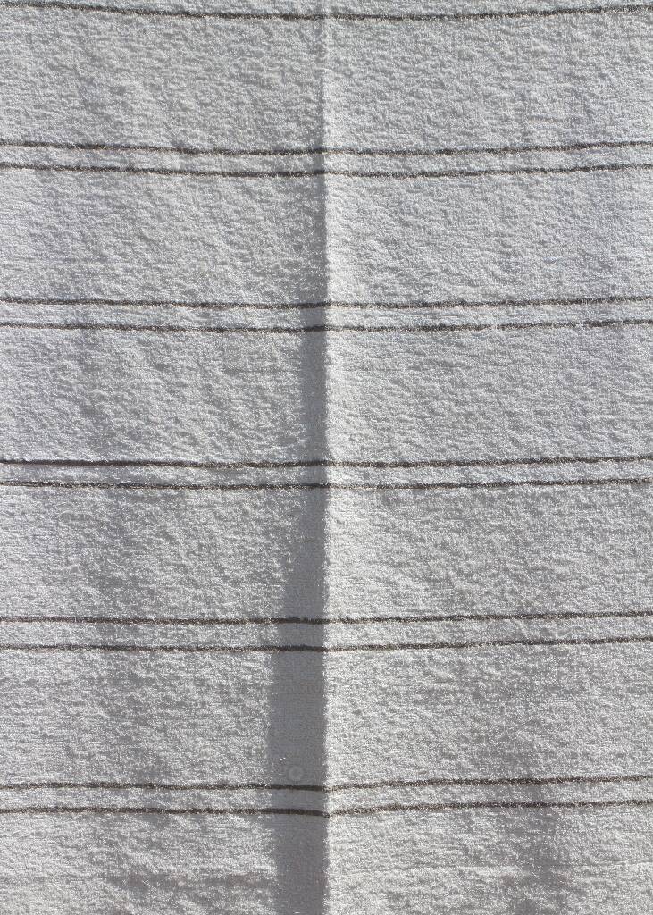 Handwoven rug - White with beige lines - recycled cotton - 170 x 240 cm