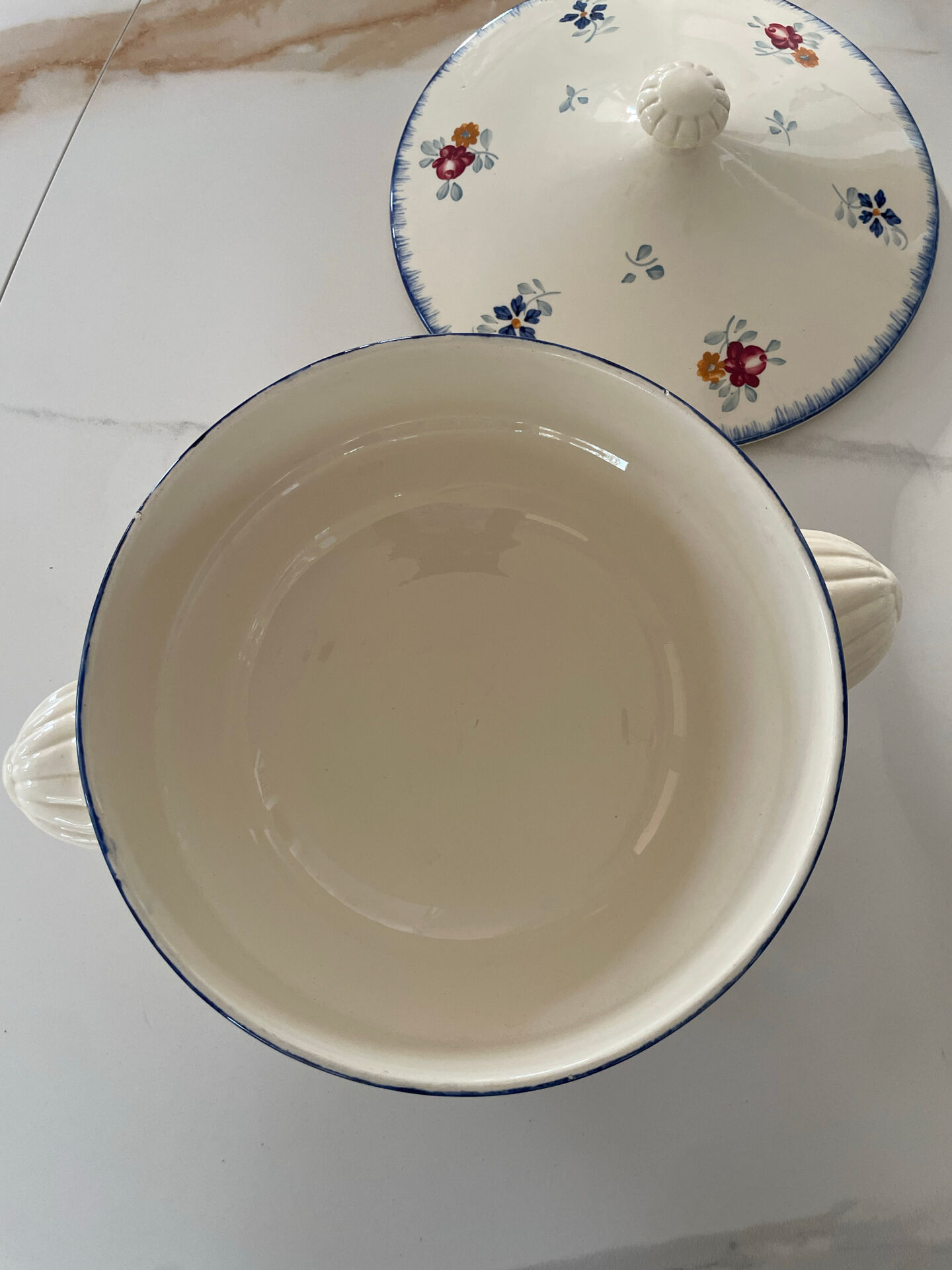 Digoin Sarreguemines soup tureen, Dannemarie model, 1950s, French soup.
