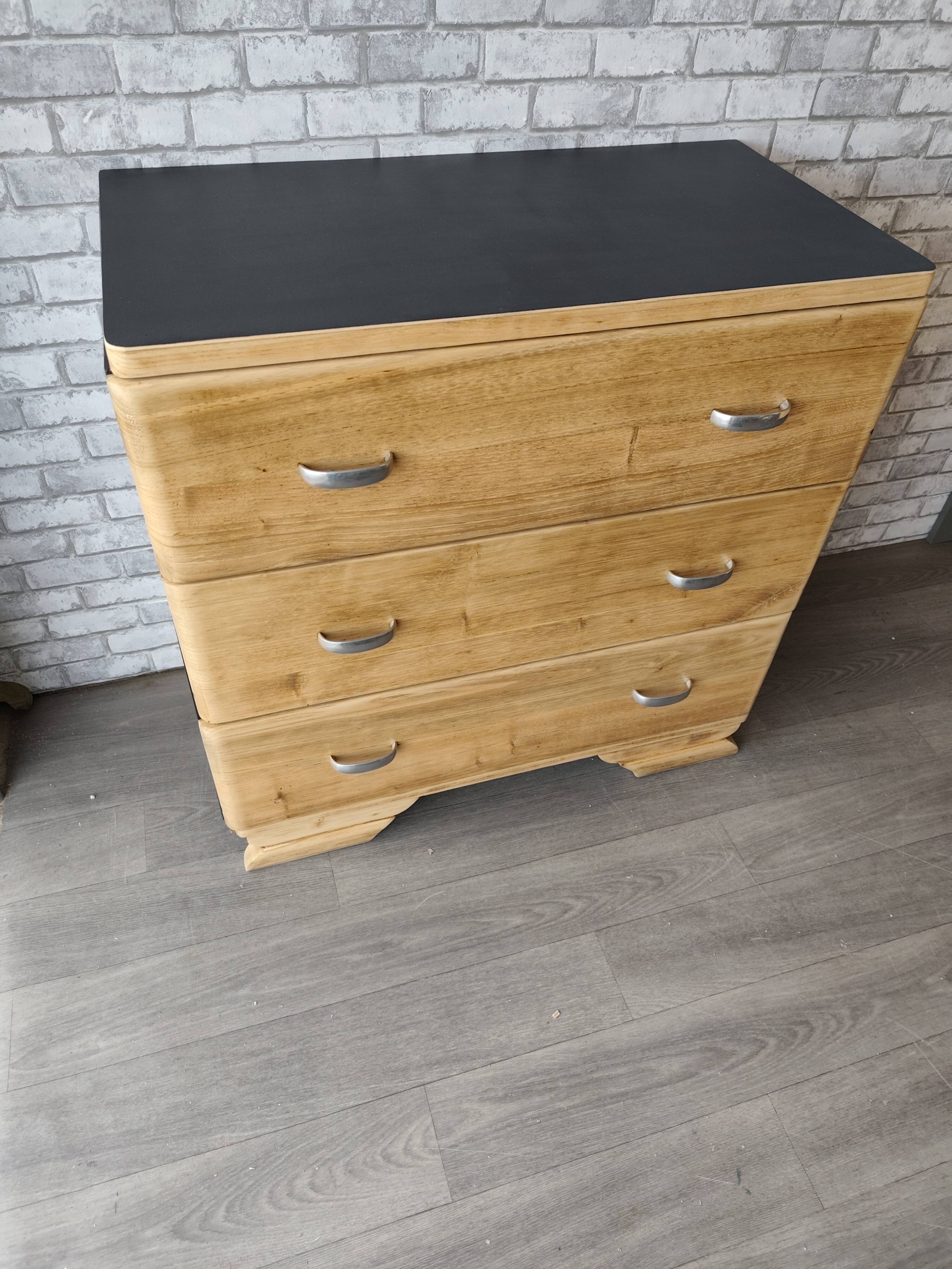 Chest of drawers