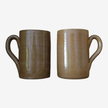 Lot 2 stoneware mugs