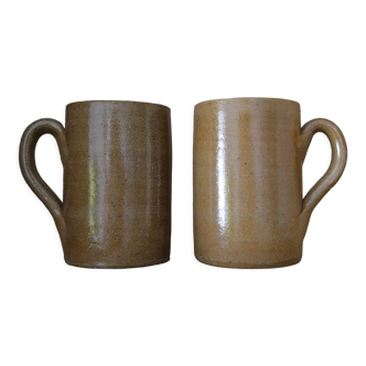 Lot 2 stoneware mugs