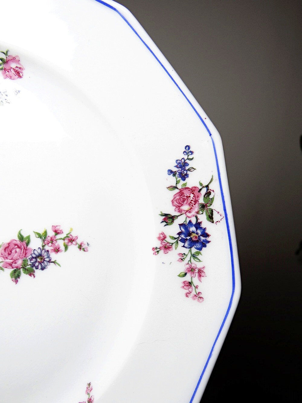 4 flat plates by Bernardaud, Limoges porcelain, floral decoration from the 1920s to 1950s.