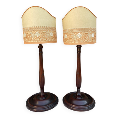 Paire de grandes lampes rétro pied colonne en bois 72 cm