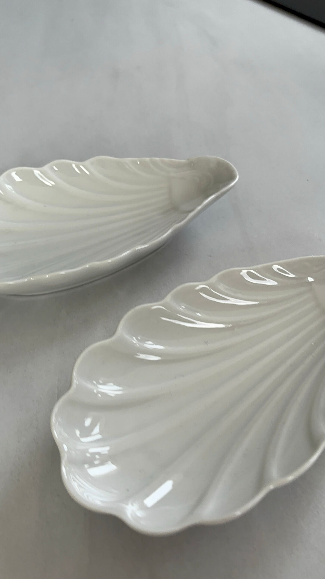 Set of 2 small Pillivuyt porcelain dishes – C-shaped bowls