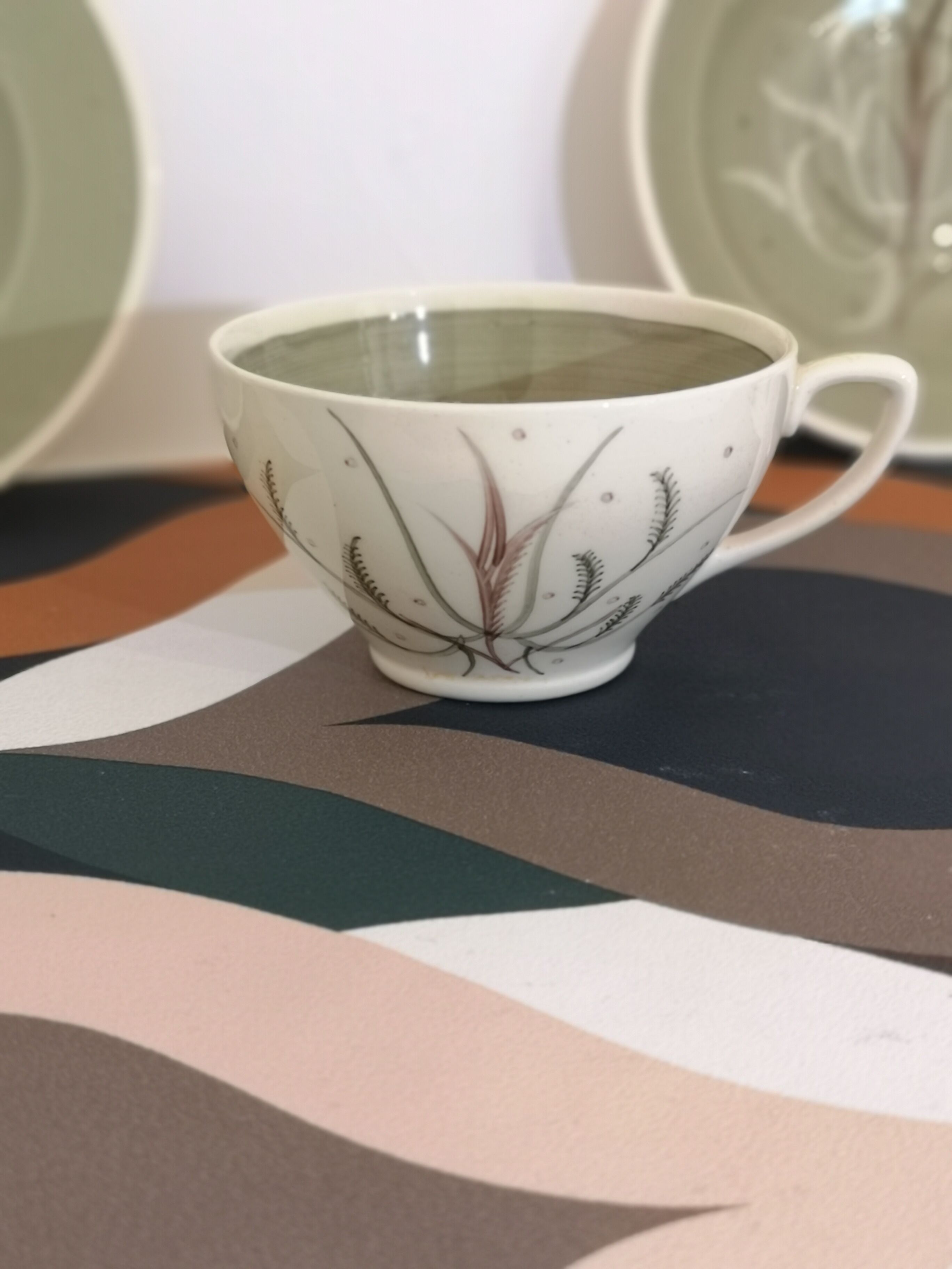 Tasse à thé signé Susie Cooper peint à la main