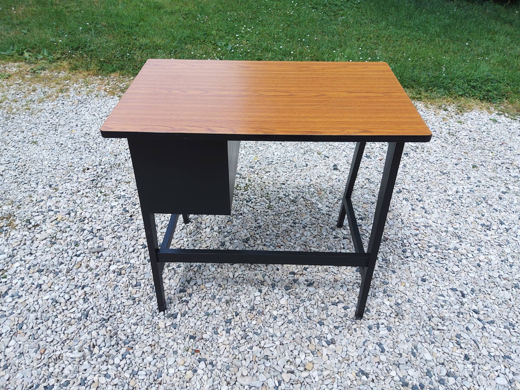 Compass leg desk