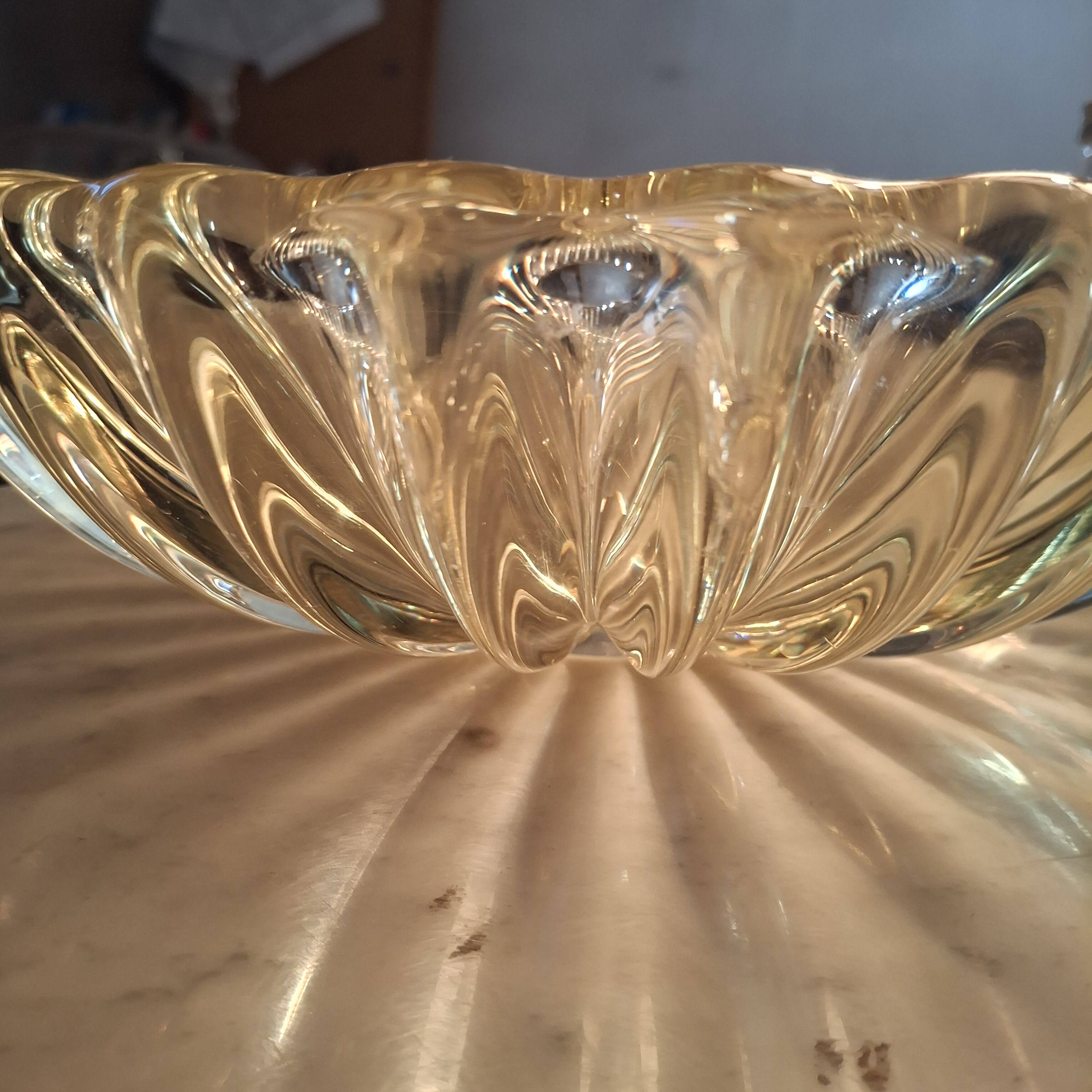 Large glass dish signed Pierre d'Avesn.