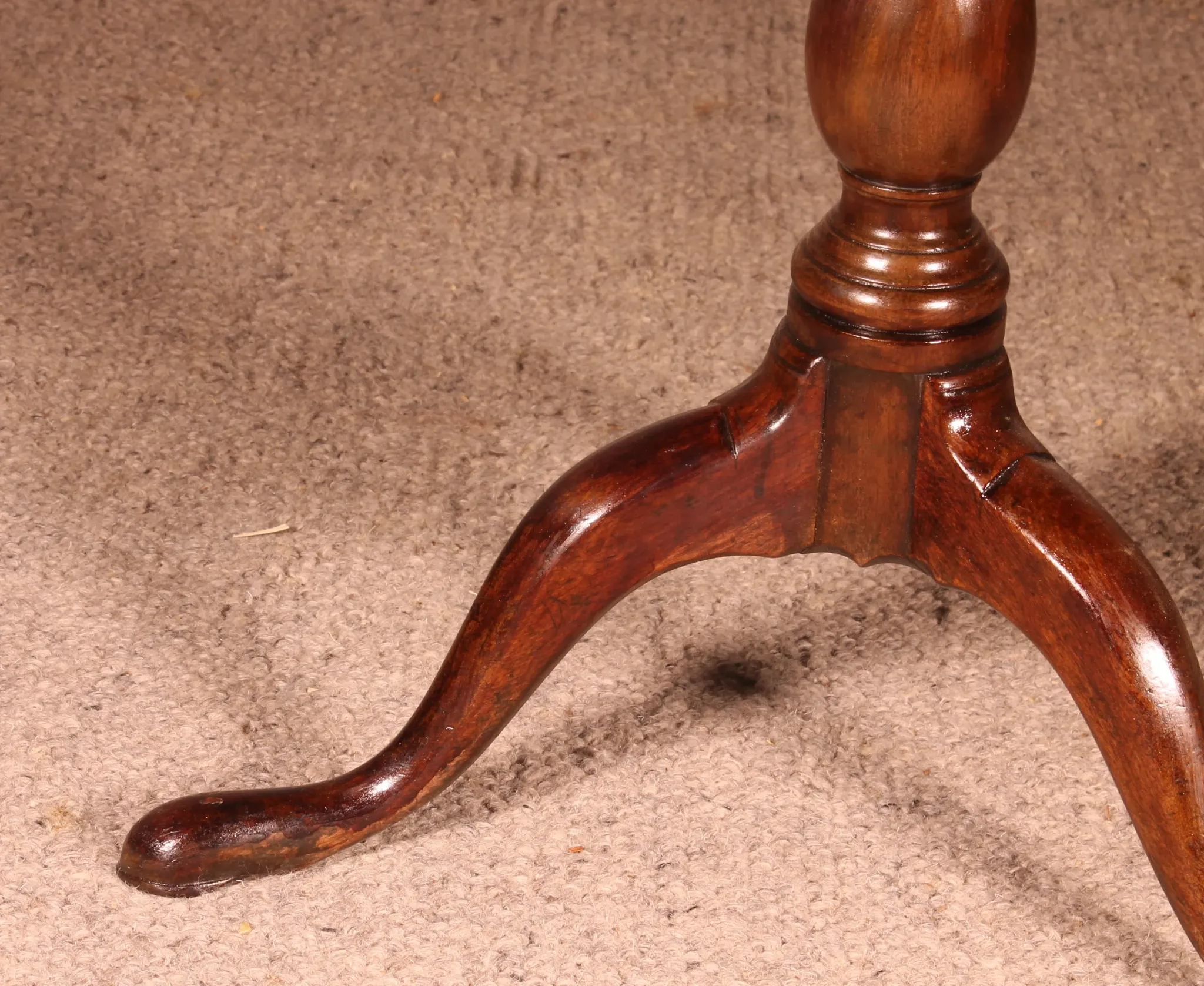 small tripod table in mahogany from the early 19th century