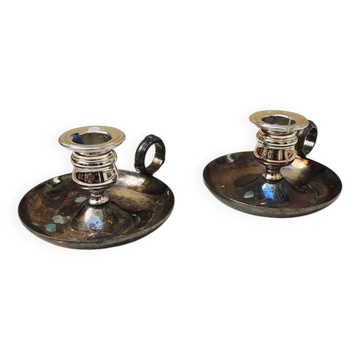 2 anciens bougeoirs à anse en métal