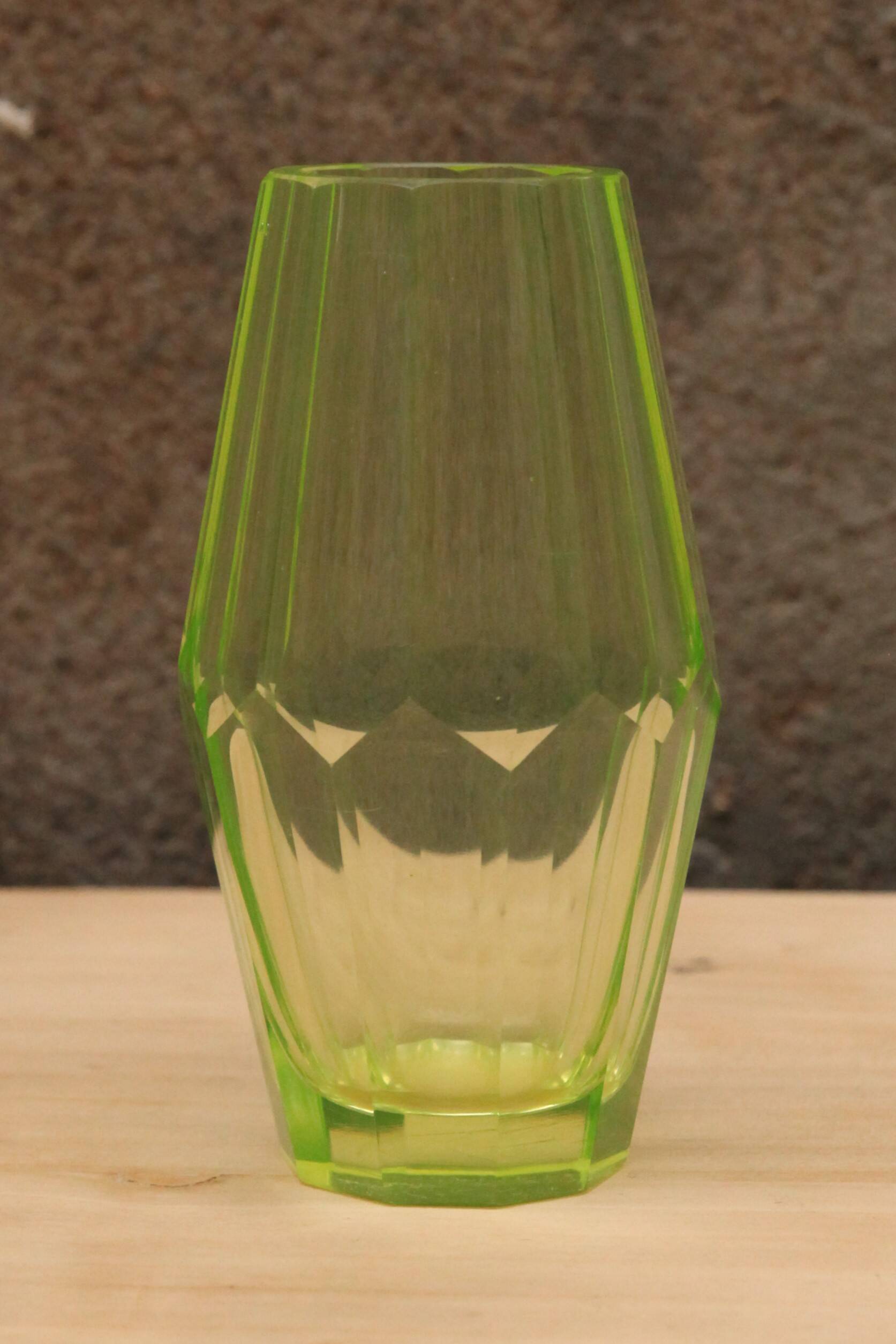 Uraline vase