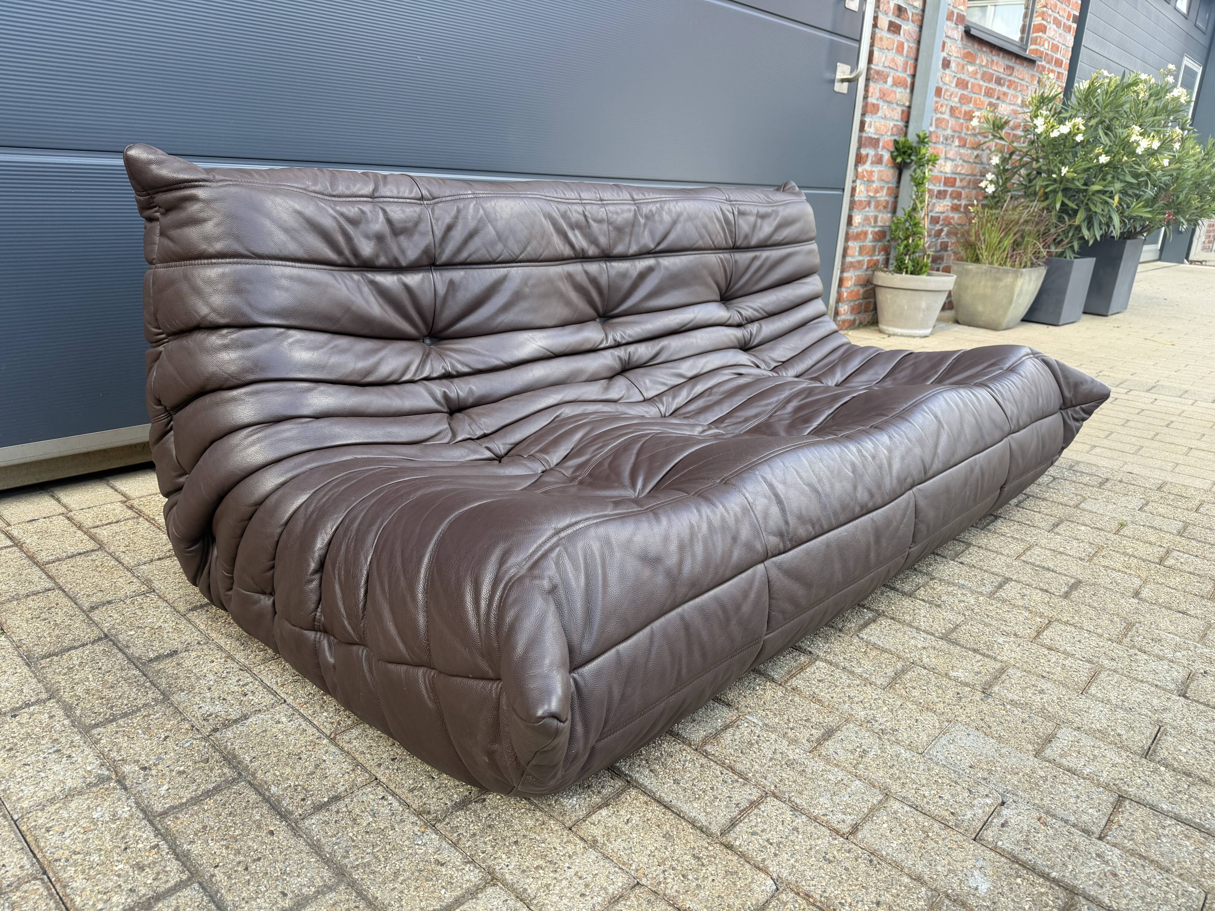 100% authentic Ligne Roset Togo 3-seater in chocolate brown original leather.