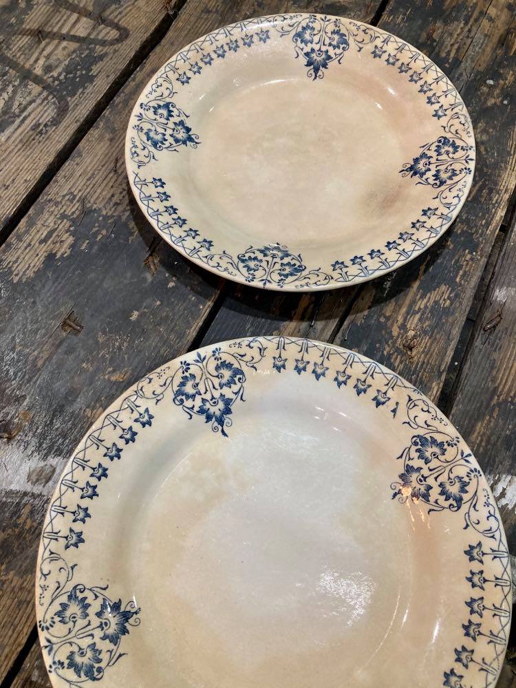 Lot de 2 assiettes en Terre de Fer Gien modèle Marlotte bleu