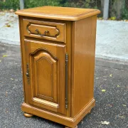 Table de chevet haute meuble d'appoint en chêne teinté miel 1980