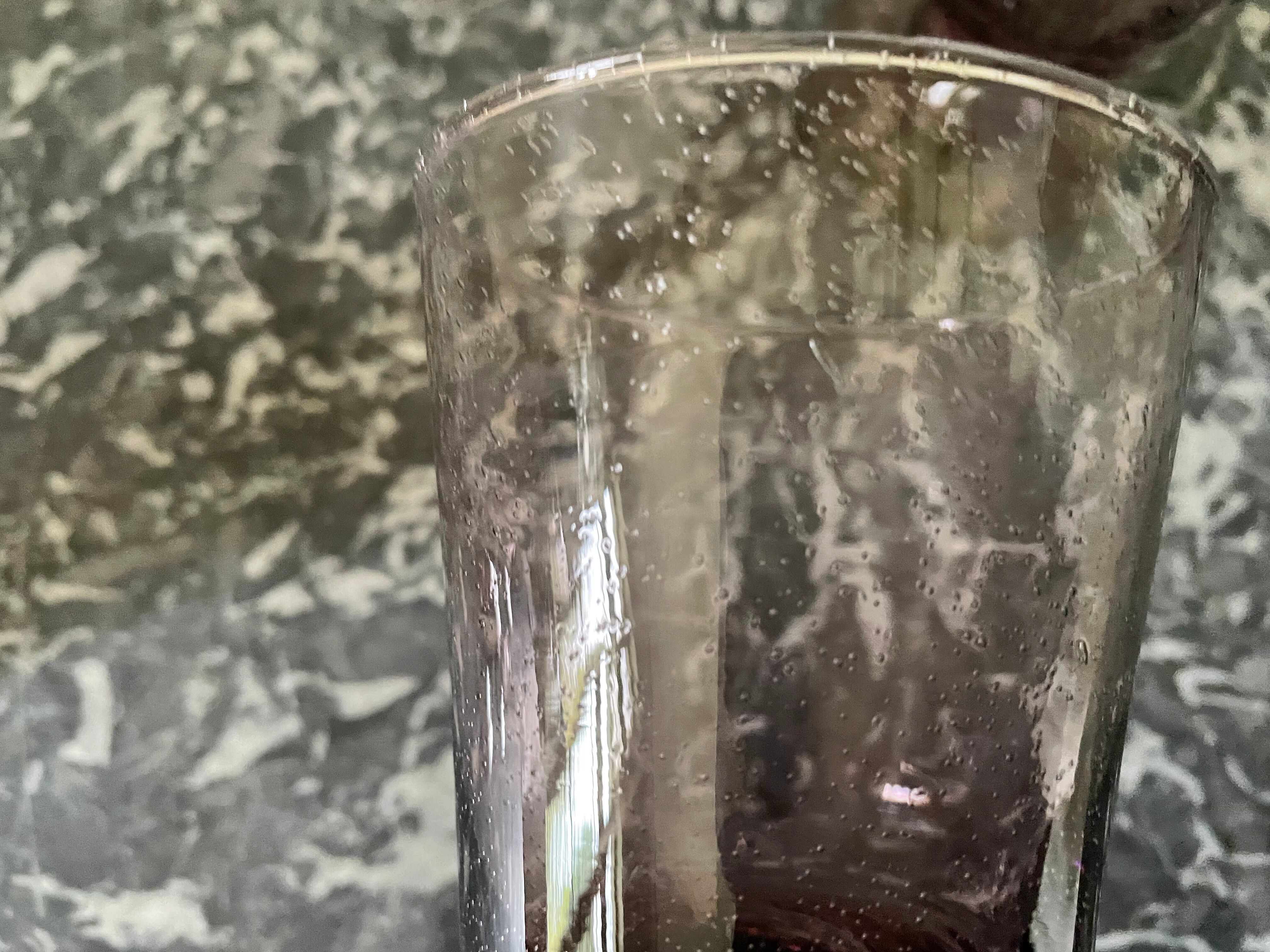 Verres à pied bullés