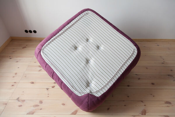 Chauffeuse Togo modèle dessiné par Michel Ducaroy 1973