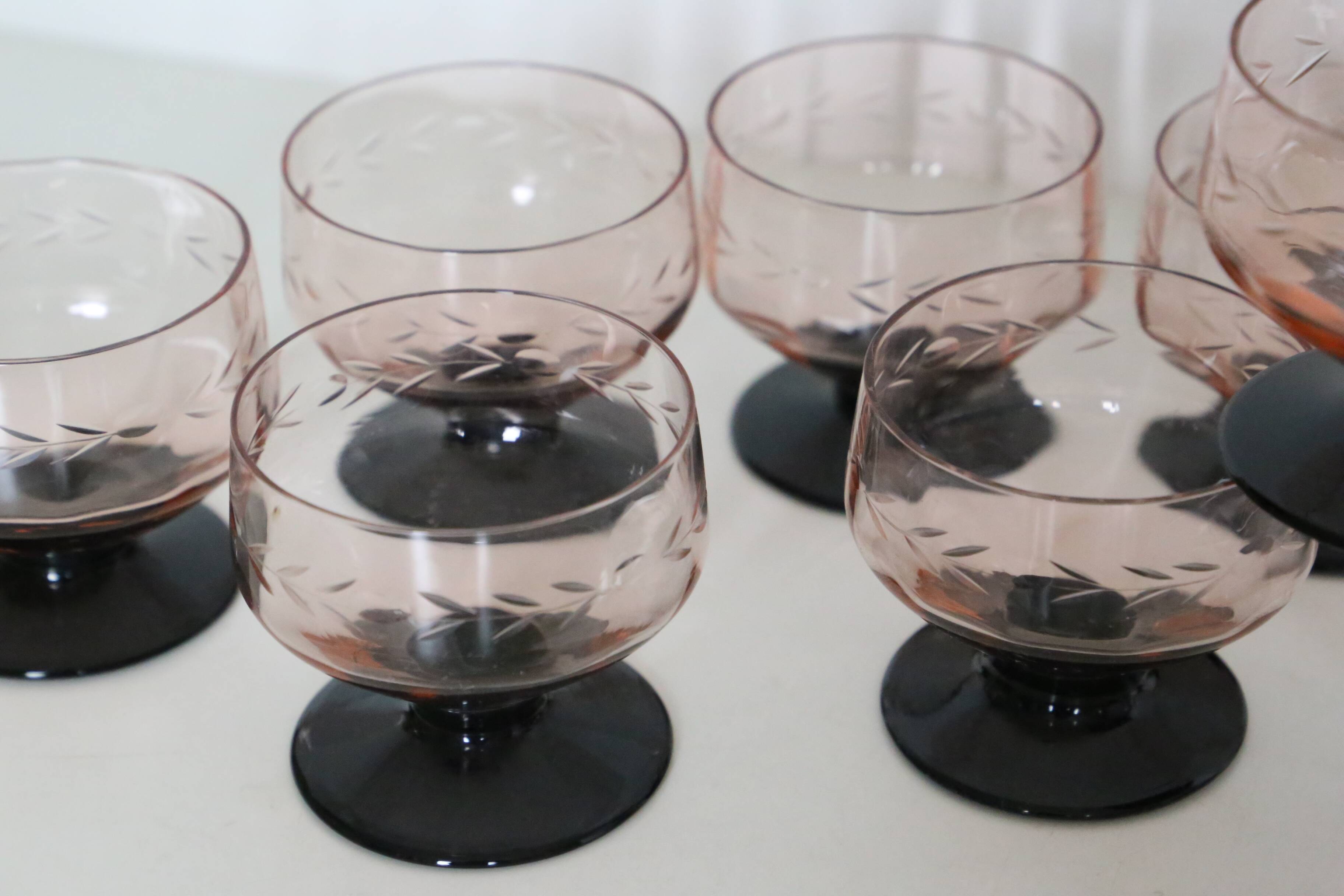 Set de 11 coupes à pied rose, vintage, 1950, mid century