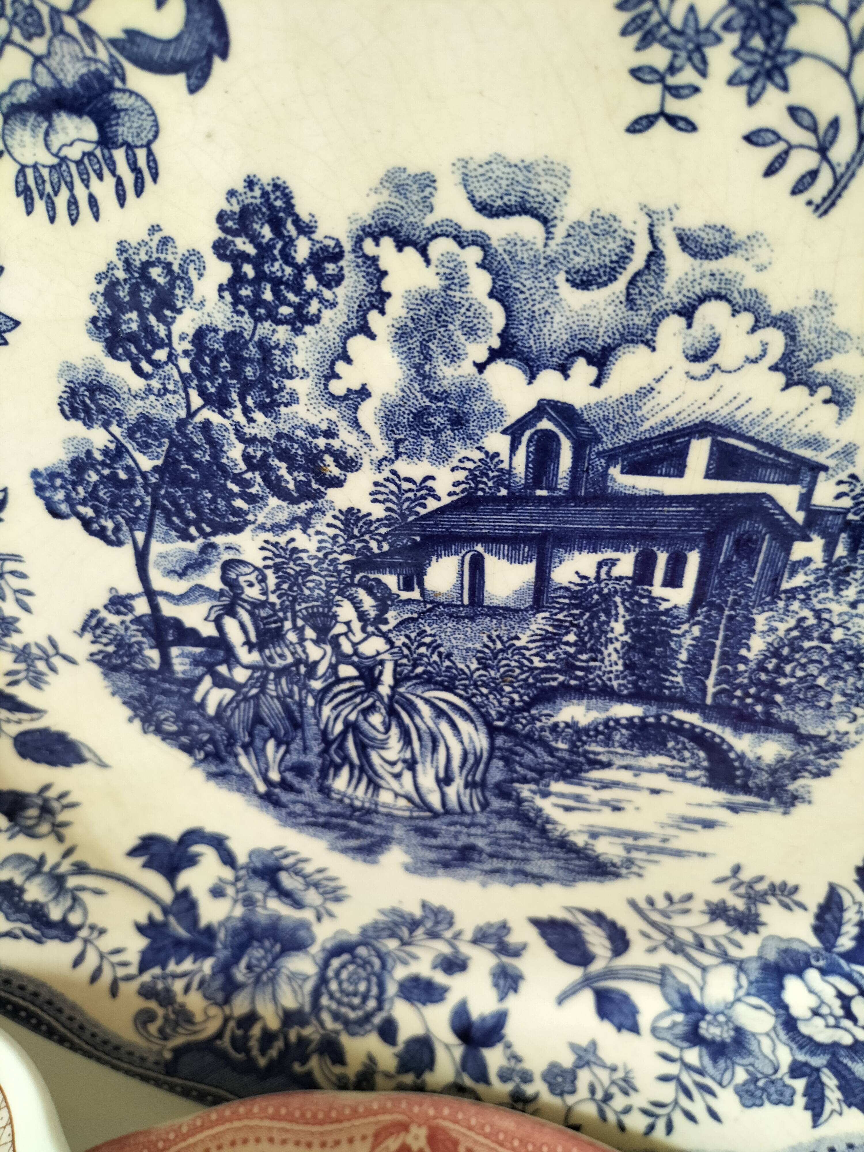 8 old pieces with English decoration – Mismatched collection