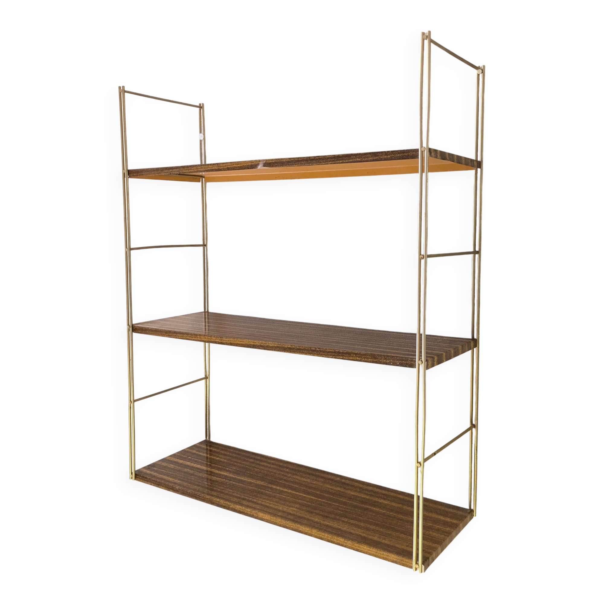 Golden wire shelf in metal with a wood effect.