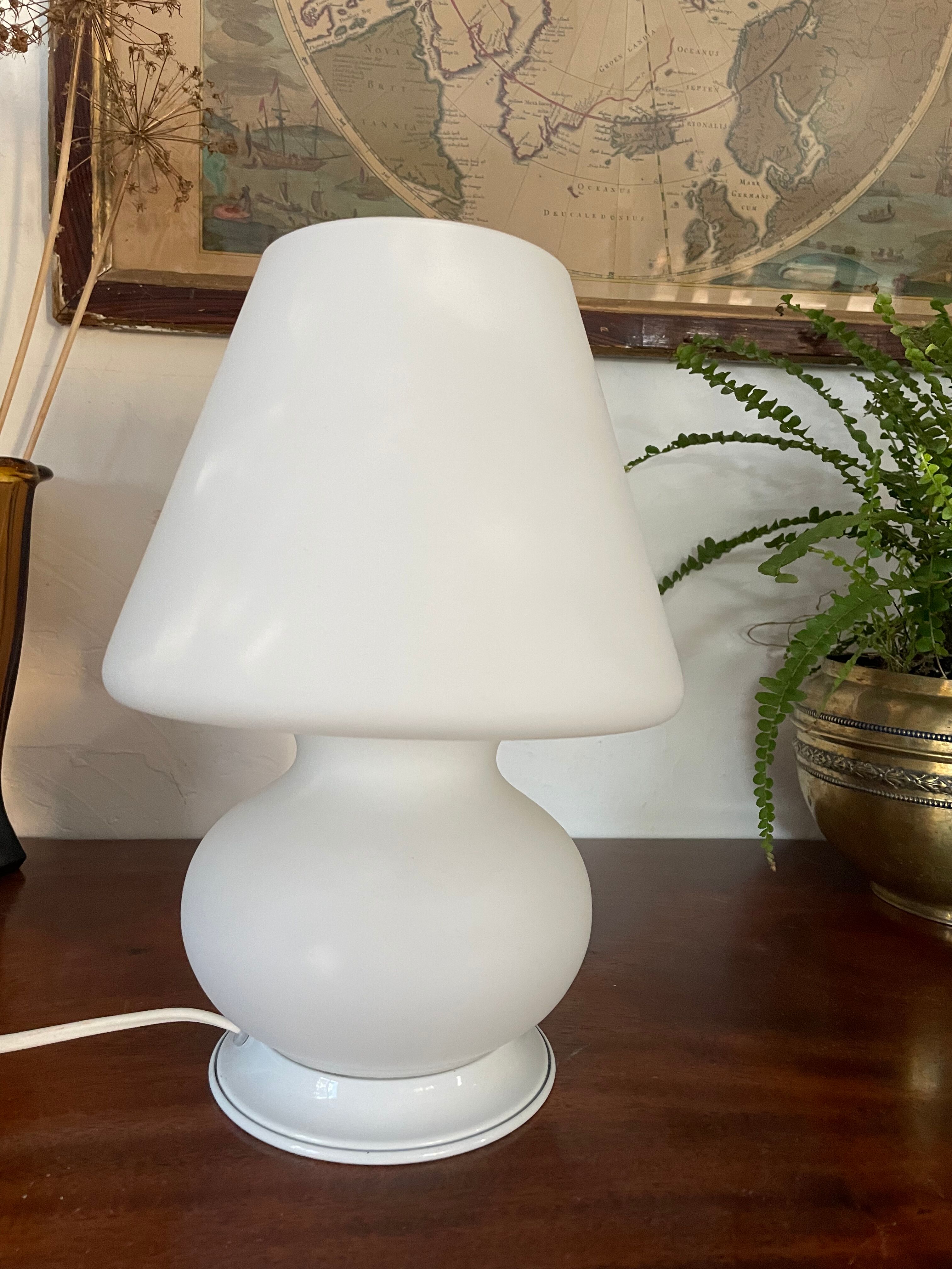 Vintage Murano opaline lamp