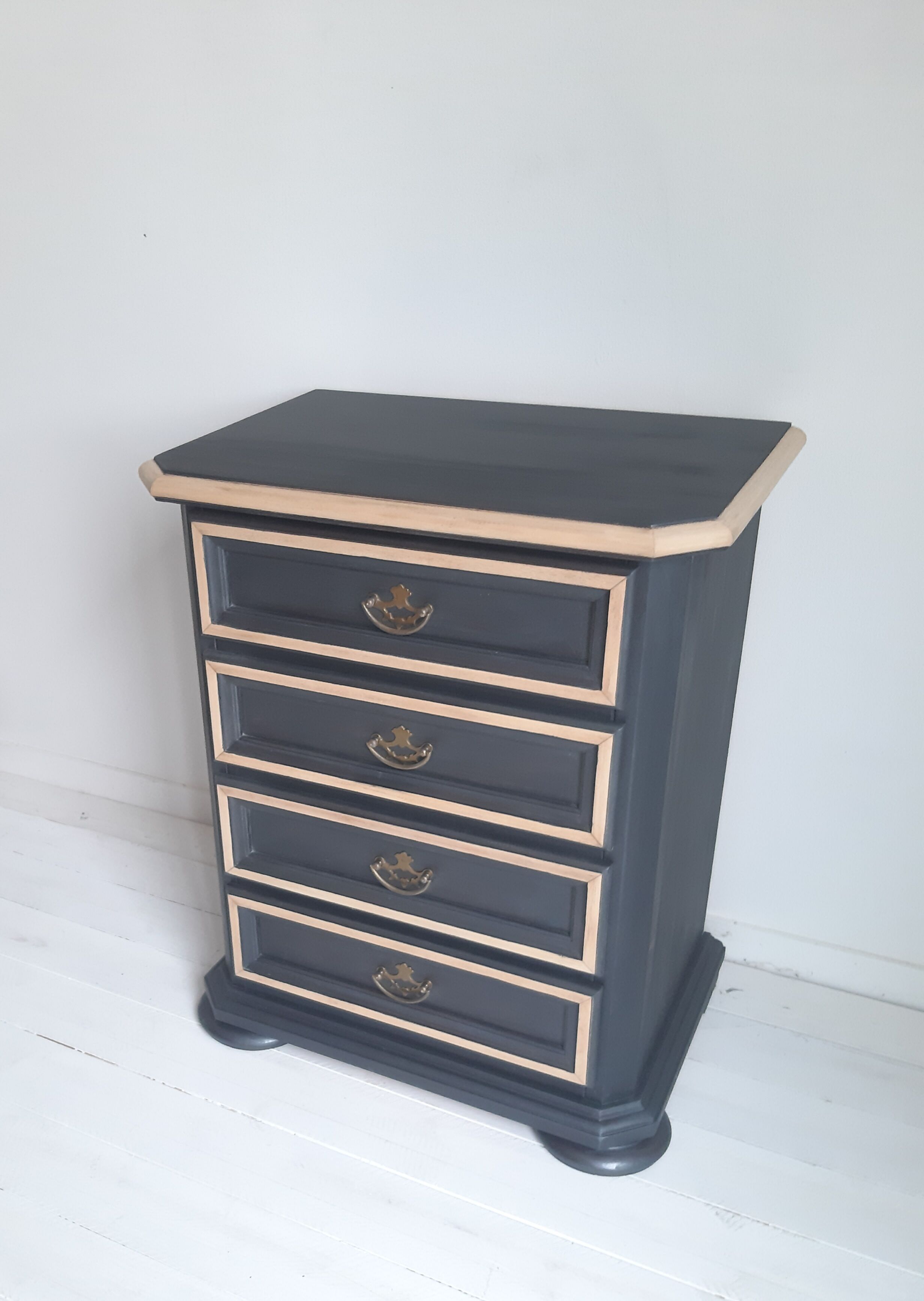 Extra chest of drawers