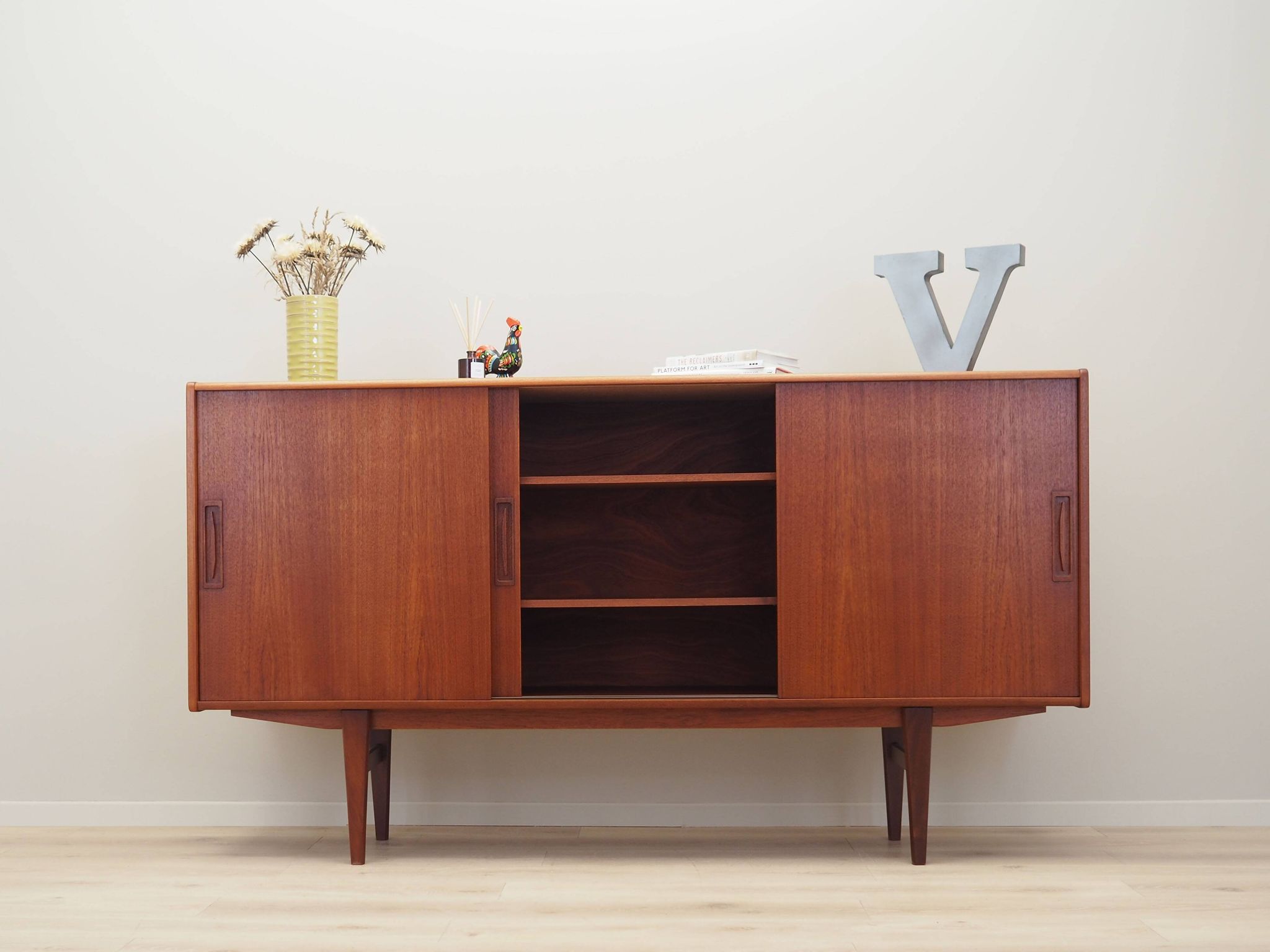 Enfilade en teck, design danois, années 1960, production : Danemark