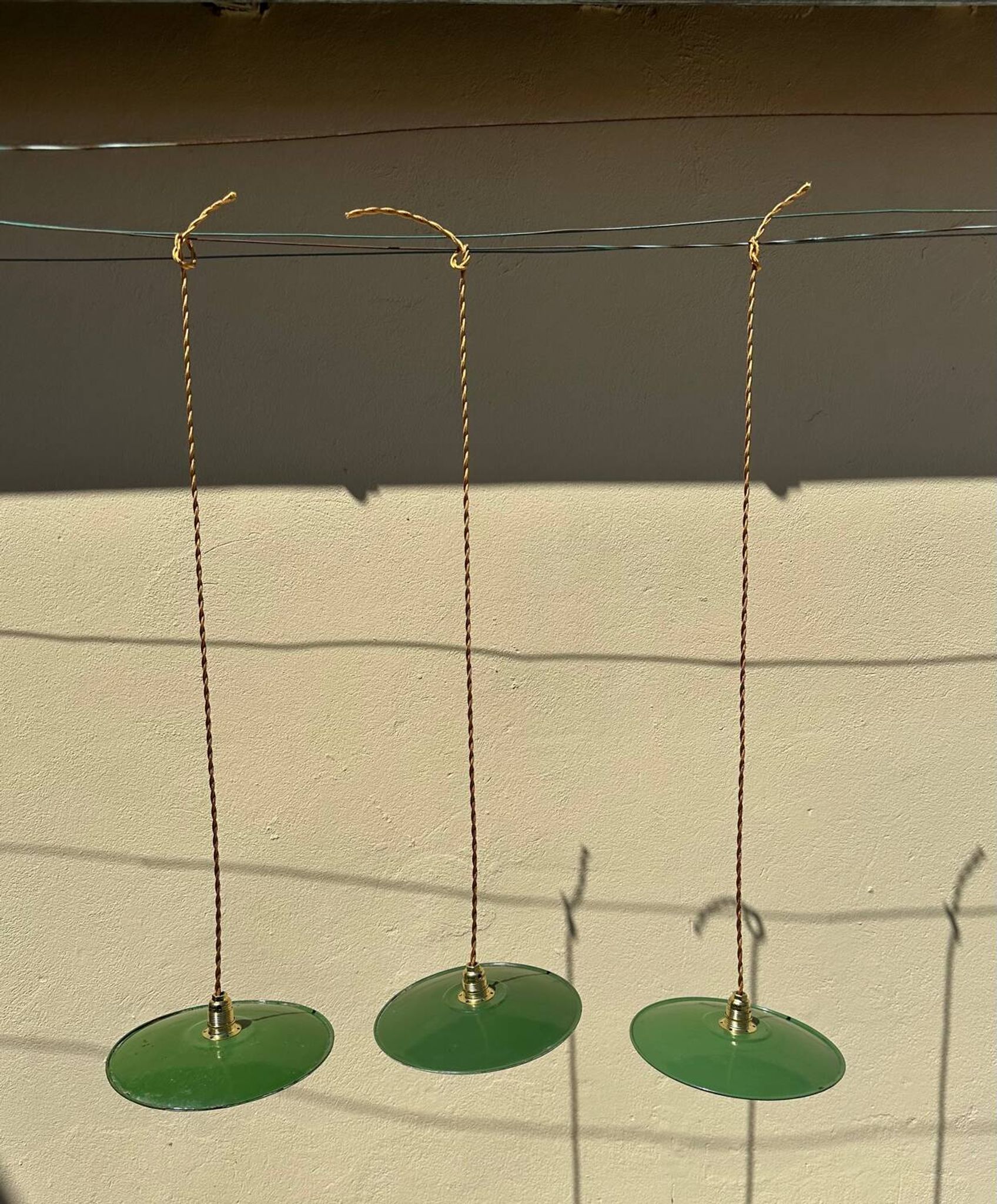 Vintage trio suspension lampshade in green and white enamelled metal.