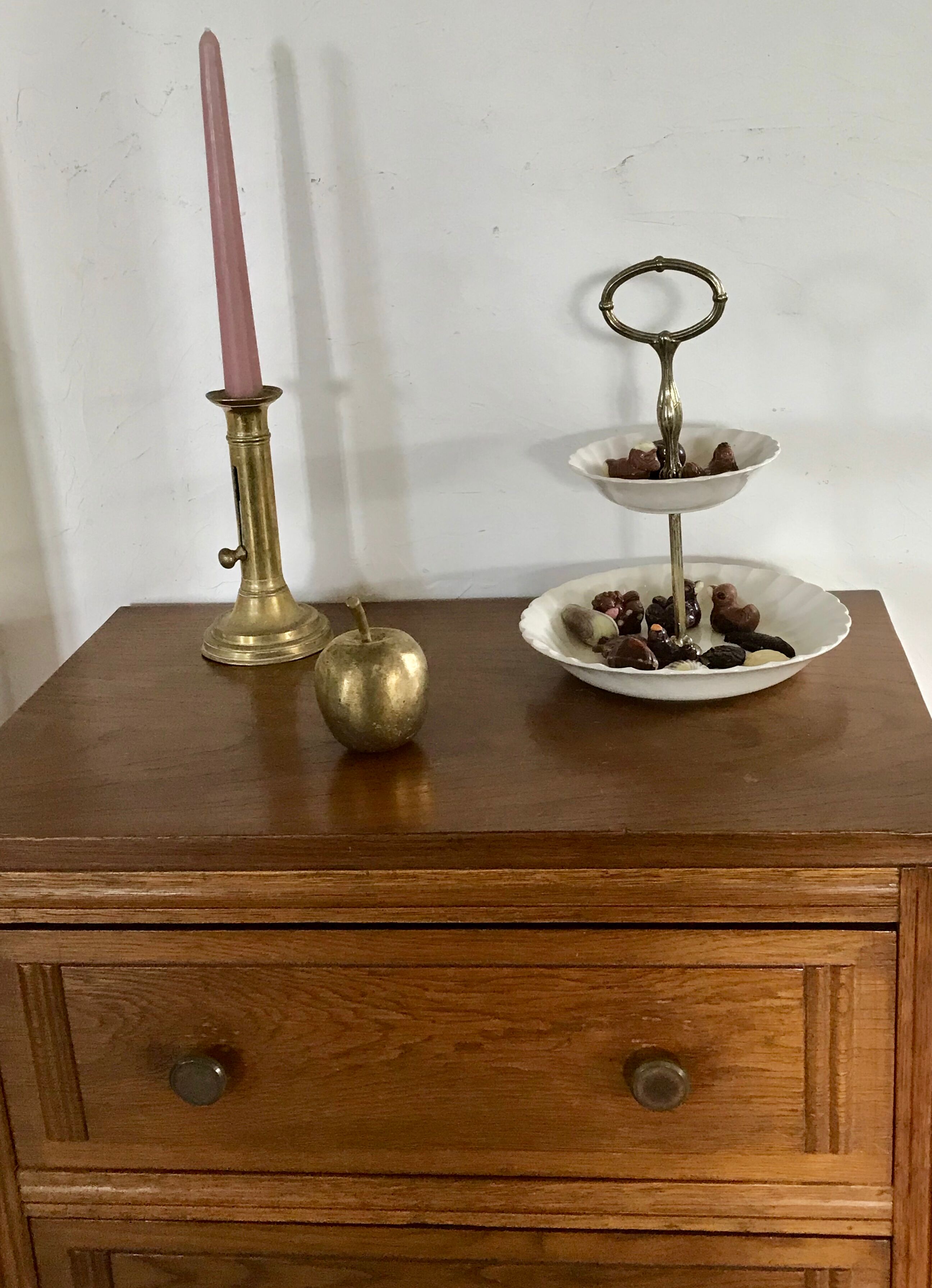 Ceramic cake stand