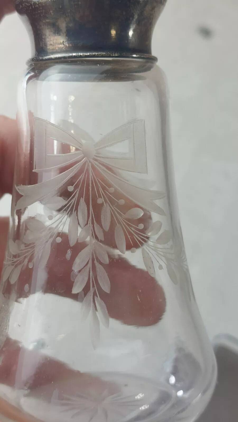 Antique table powder shaker, in engraved glass and solid silver, X
