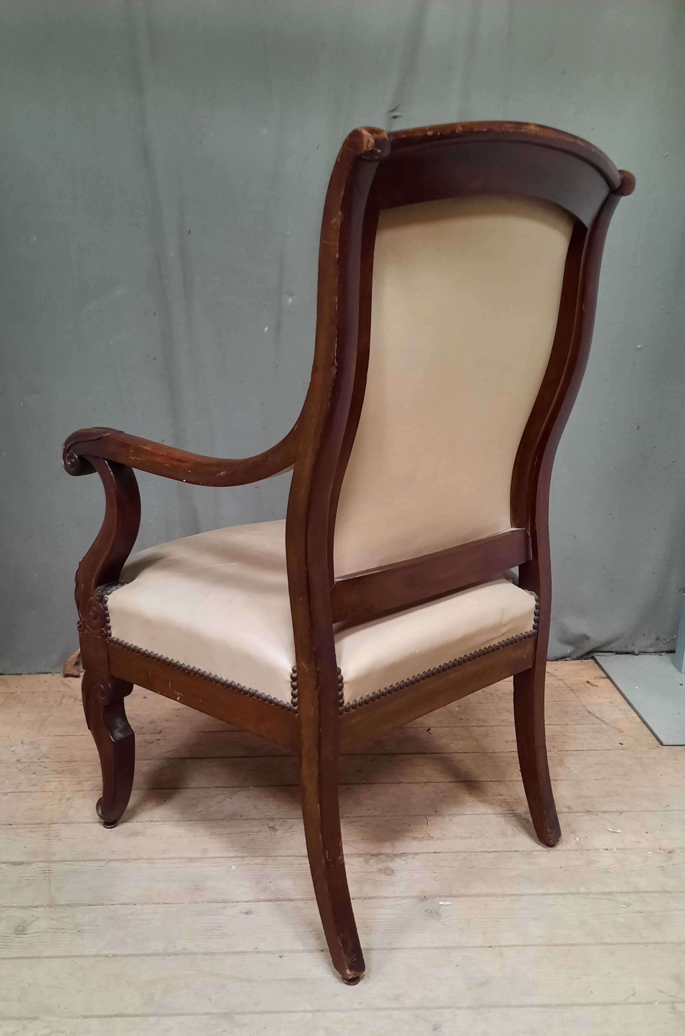 Mahogany armchair with butt