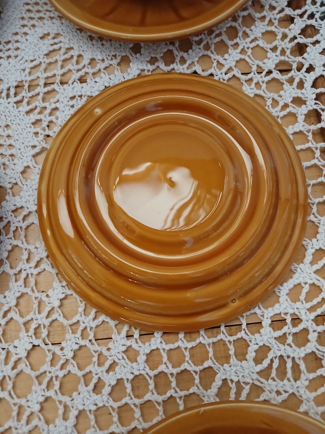 12 tasses à café anciennes avec soucoupes