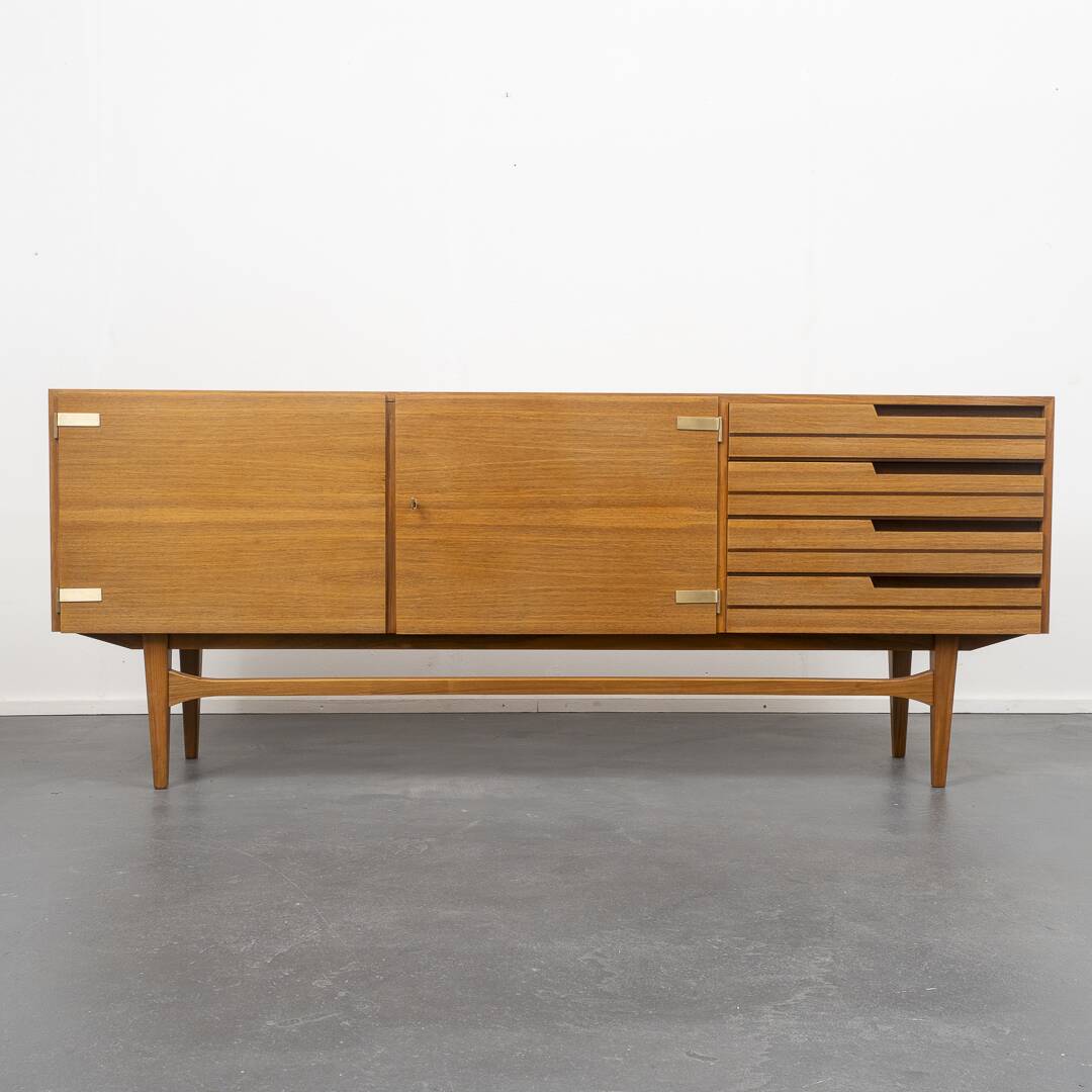 Enfilade années 60, bois de noyer, restaurée, 200cm