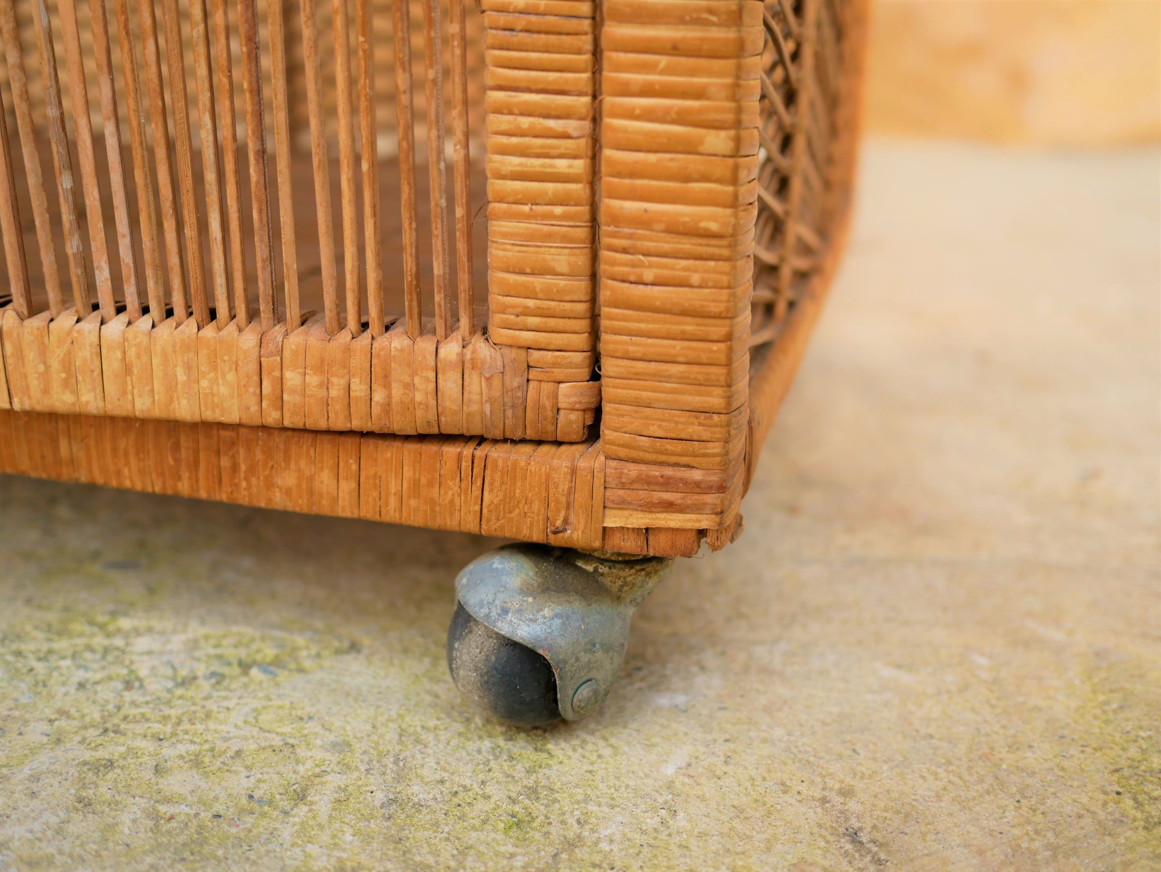 Meuble de rangement vintage en rotin
