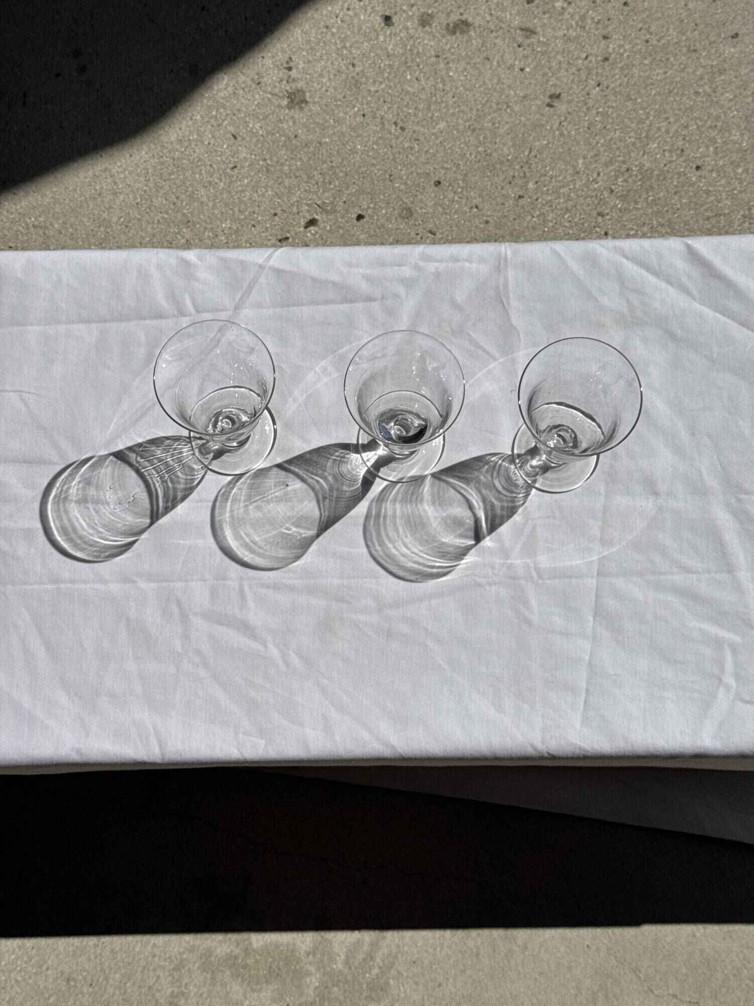 Set of 3 vintage stemmed glasses in clear glass H14 D10