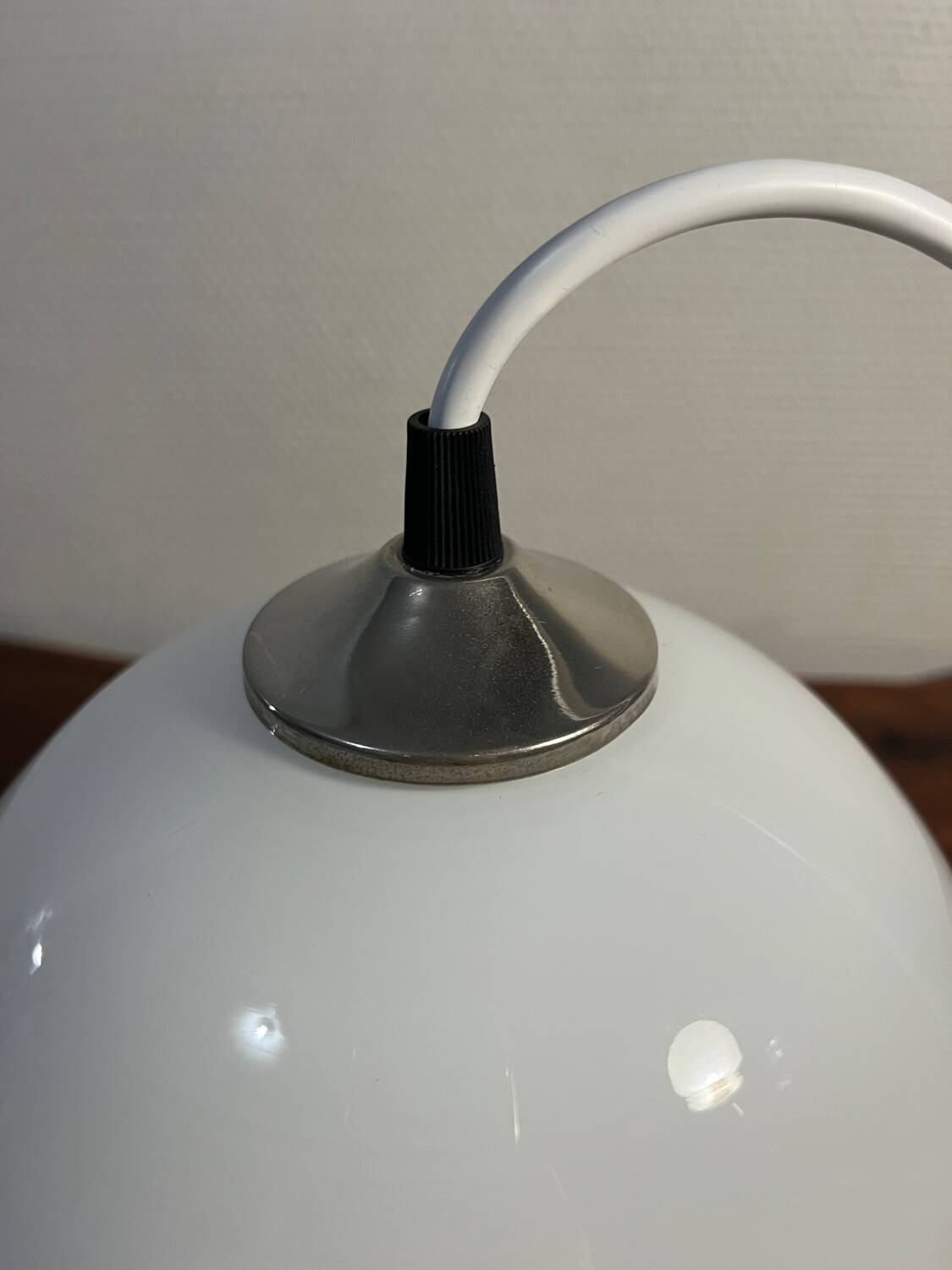 Opaline globe suspension from the 80s