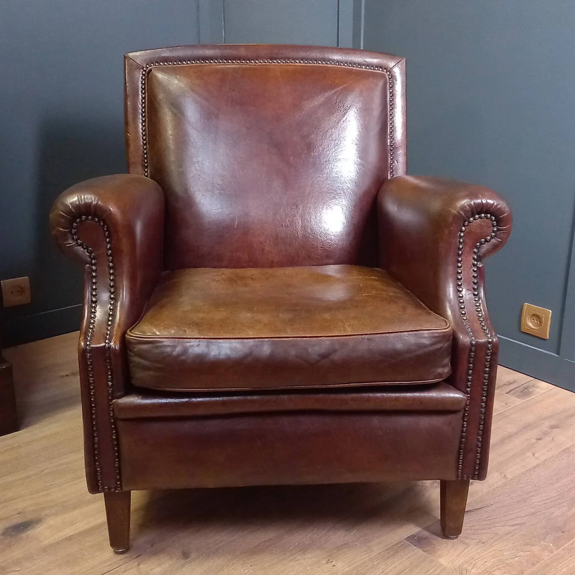 Club armchair in sheepskin in Art Deco style