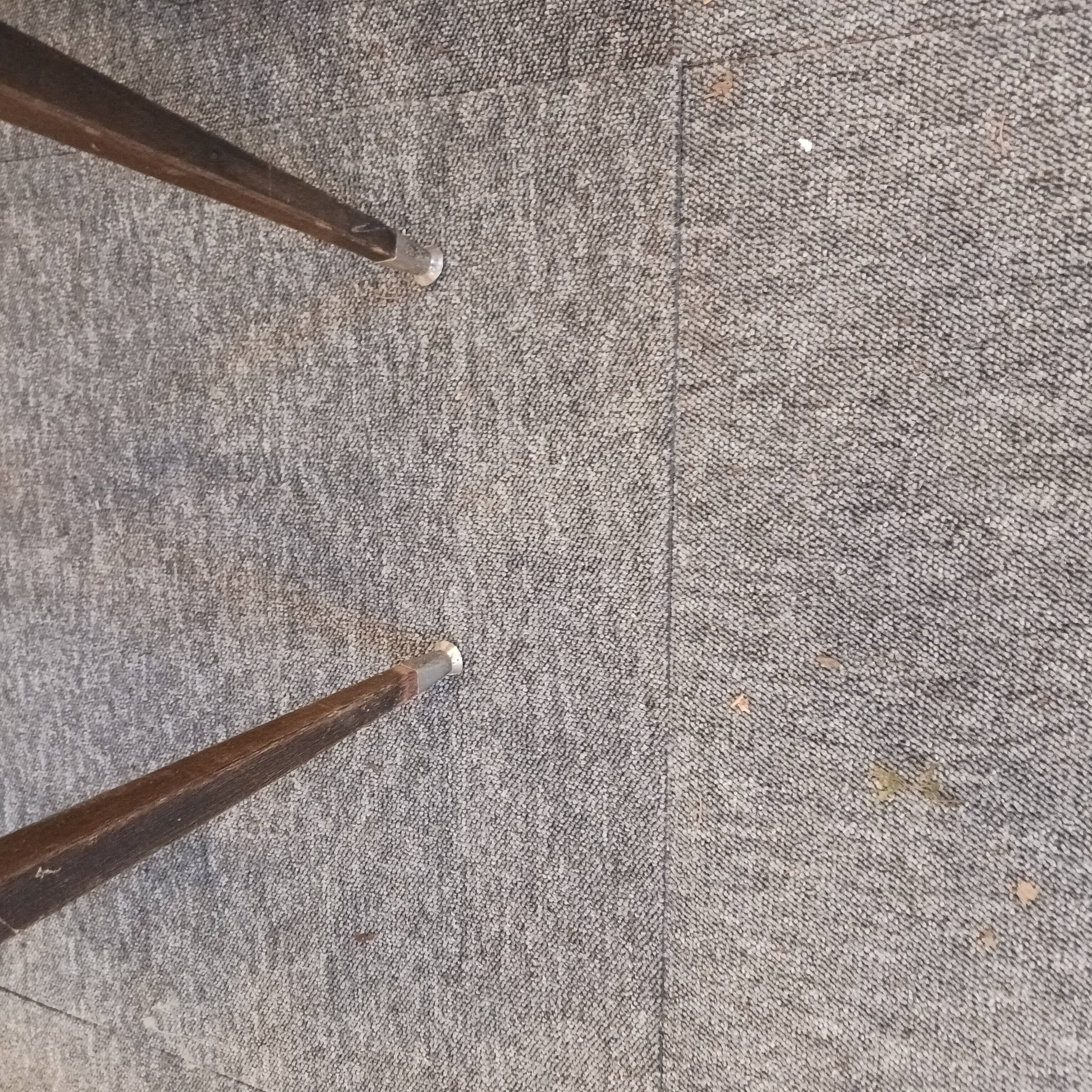 paire de chaises tonneau attribué a pierre Gariche