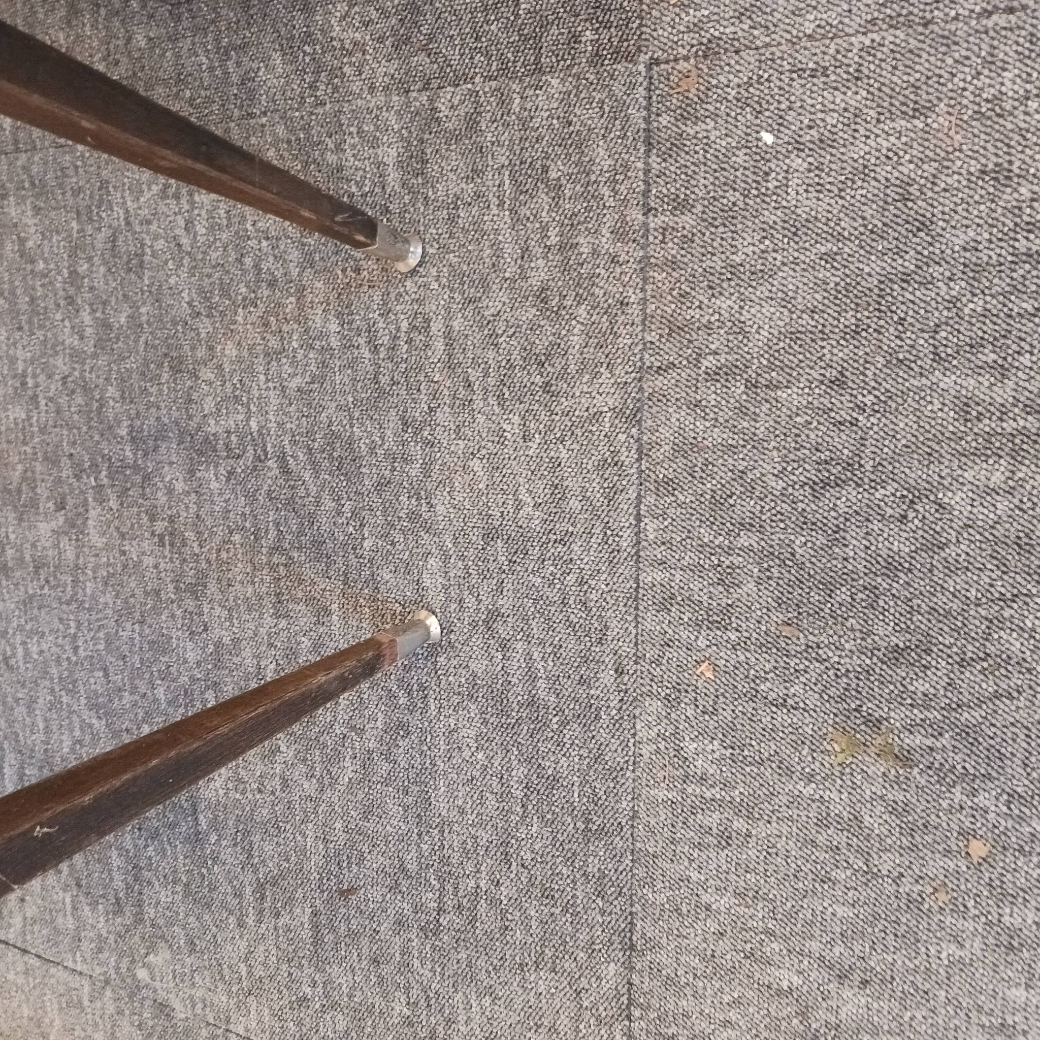 paire de chaises tonneau attribué a pierre Gariche
