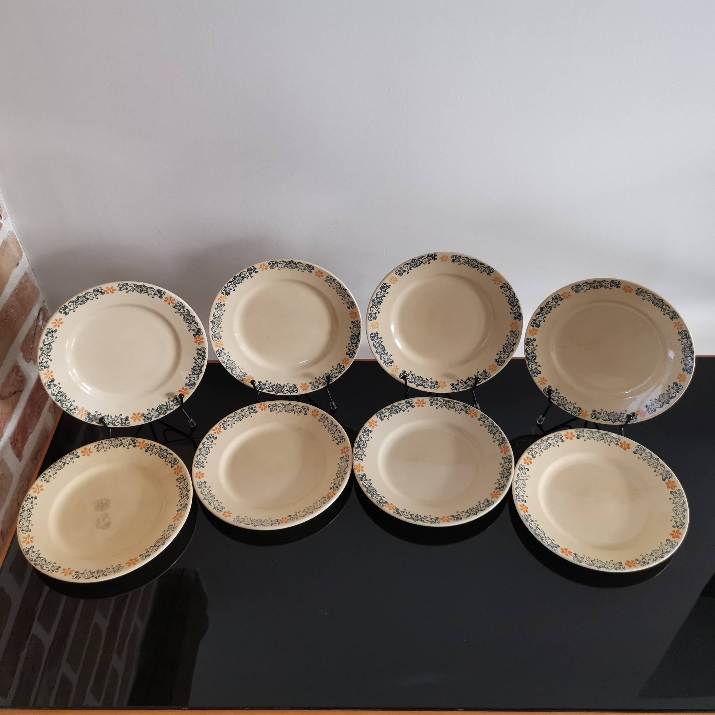 Set of 8 Moulin des Loups dessert plates