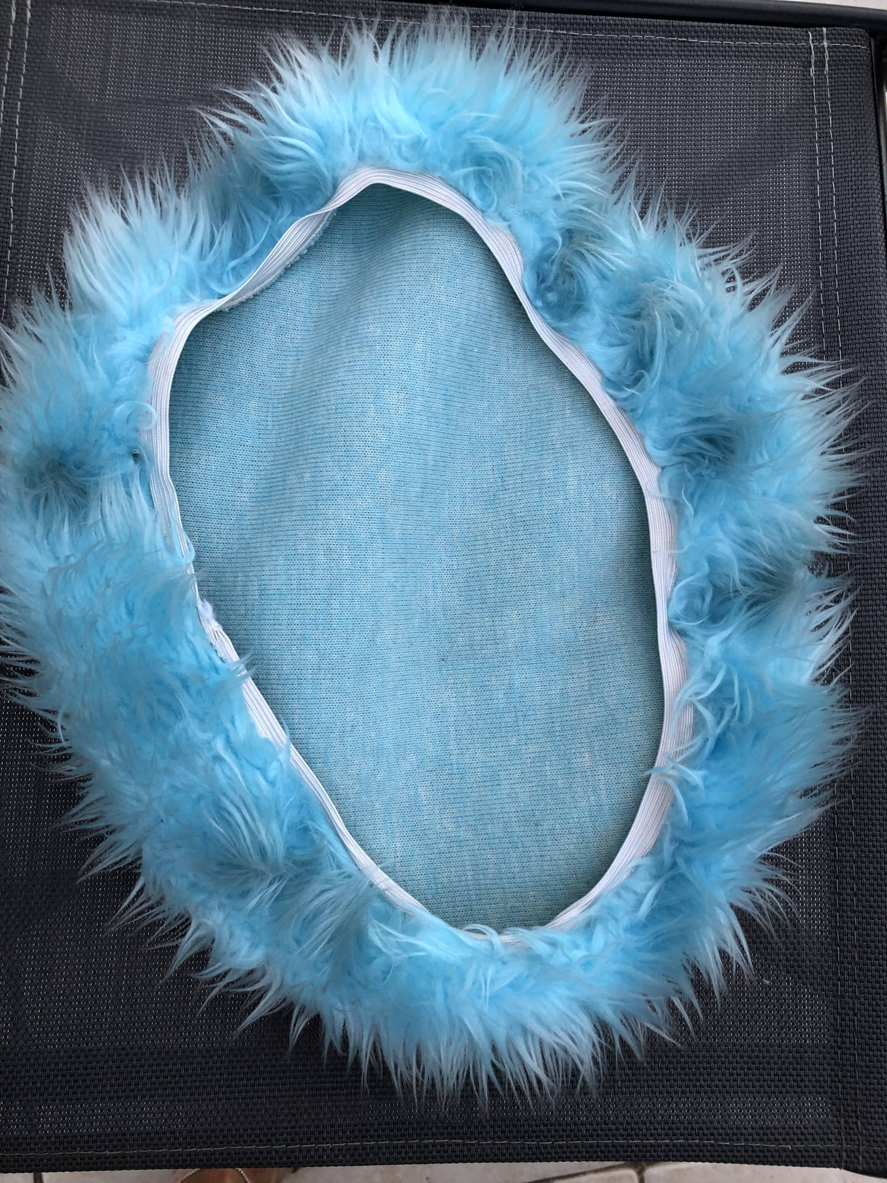 Pouf & vintage toy chest