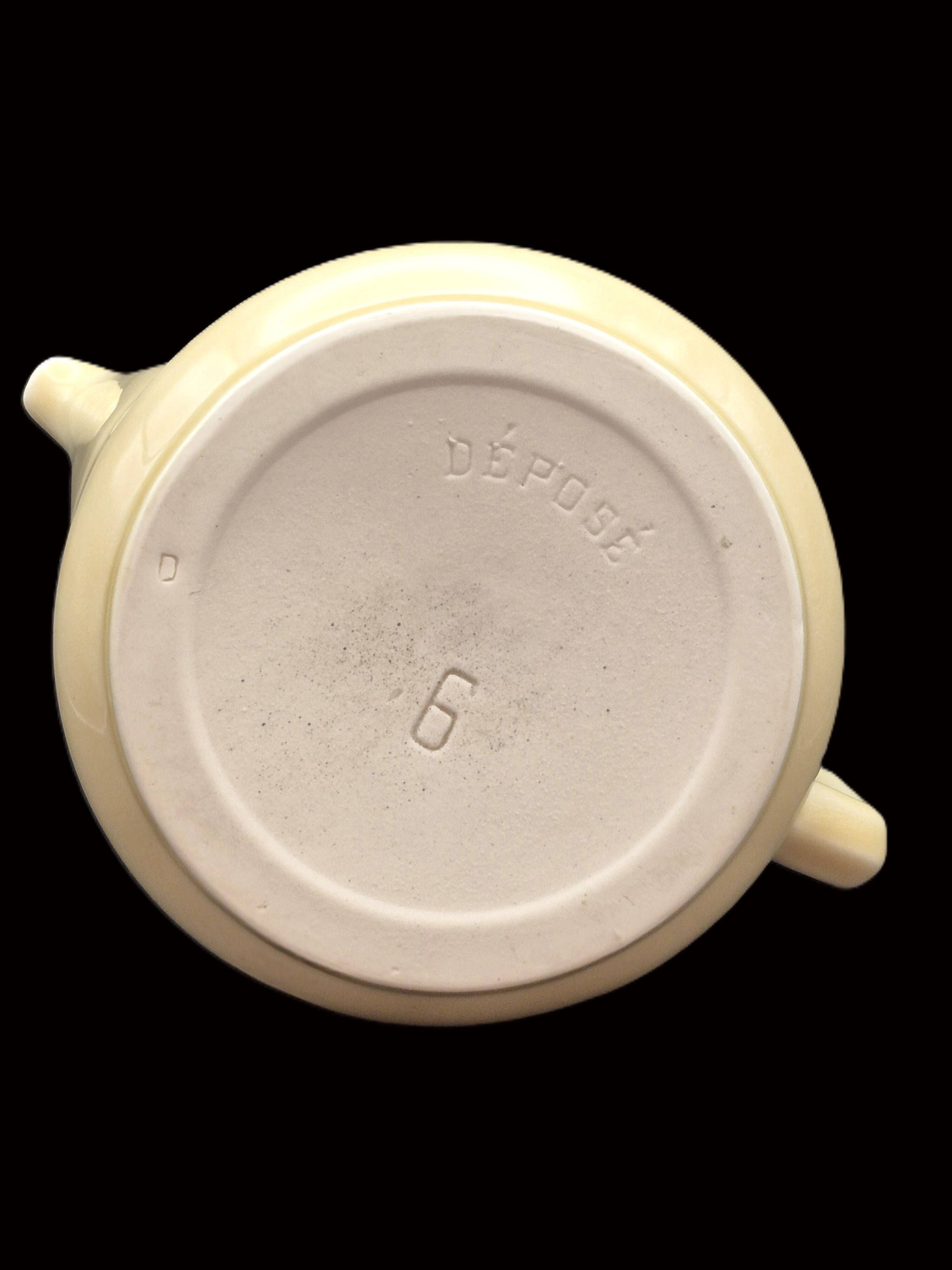 Vintage cream ceramic teapot – Authentic charm & chic country decor