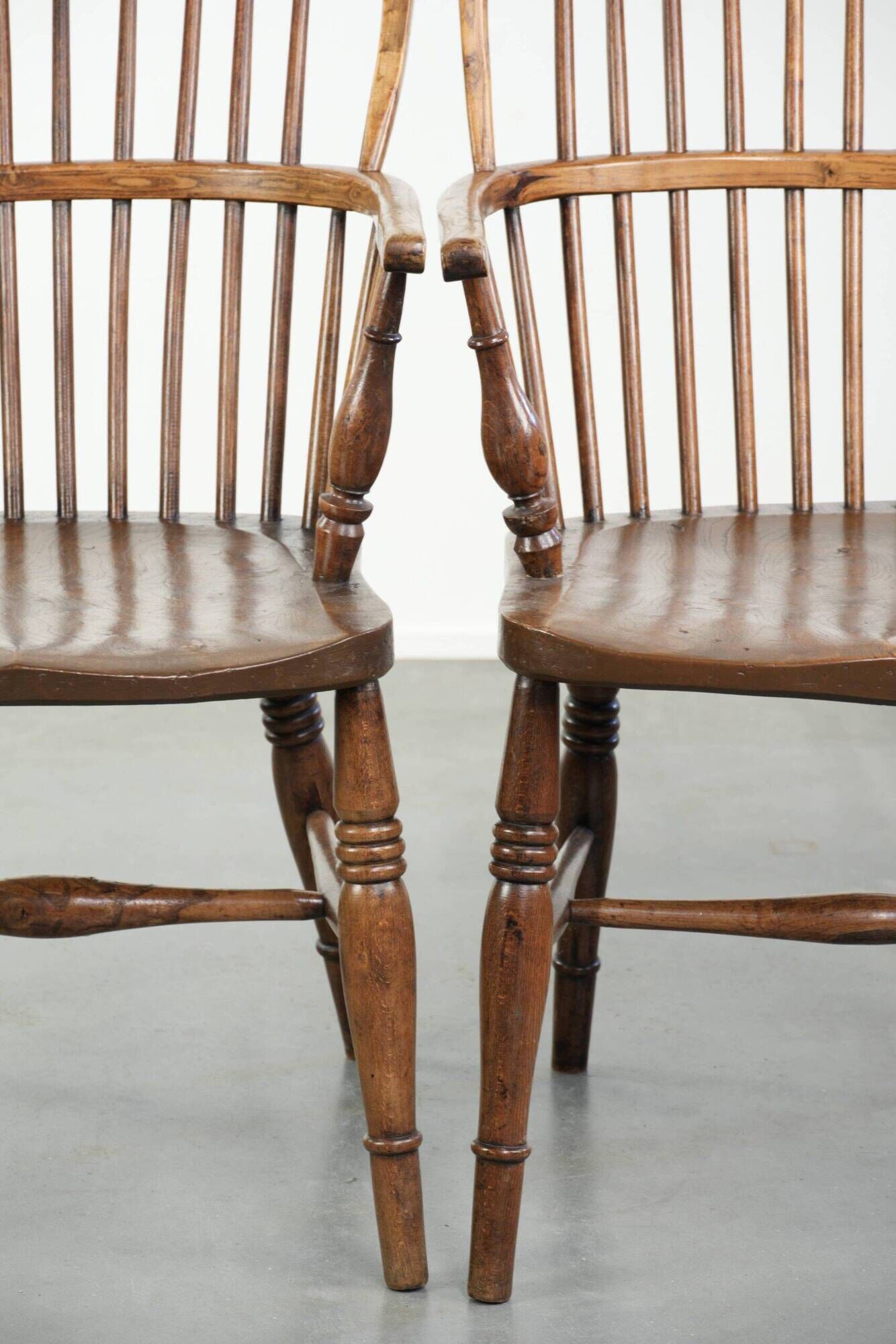 ensemble de deux chaises stickback Windsor anglaises antiques du 19e siècle