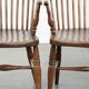 ensemble de deux chaises stickback Windsor anglaises antiques du 19e siècle