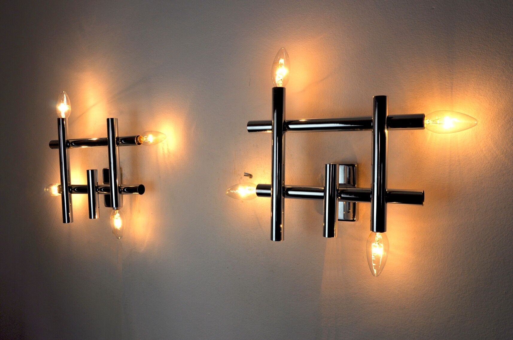 Pair of geometric wall lamps Maison Sciolari, 4feux, Italy, 1970